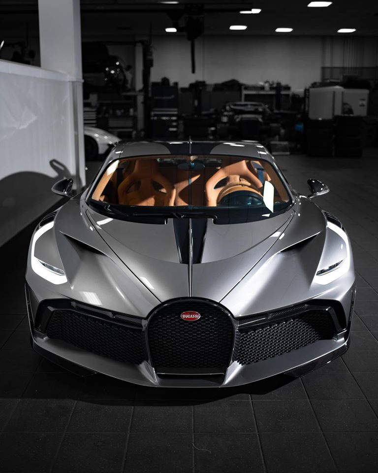 Bugatti Photo Release – First Divo deliveries to the US West Coast