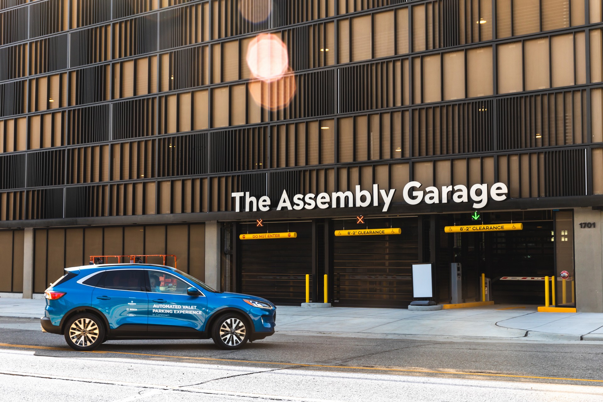 Watch Ford Demo Automated Valet Parking System In Detroit