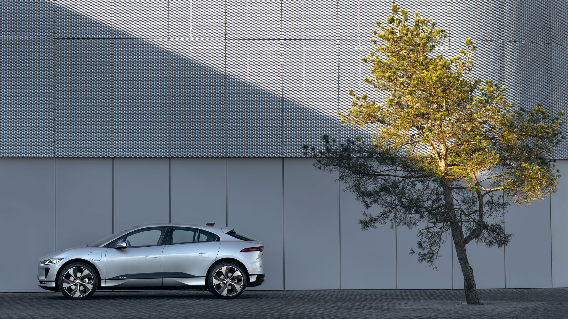 Entry-Level 2021 Jaguar I-Pace Launched In Germany With 316 HP