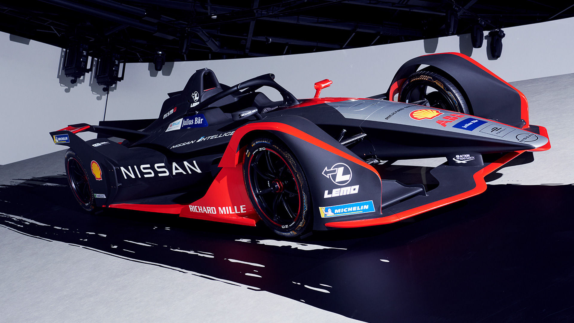 Nissan Will Let You Pay For Parking With… Electricity