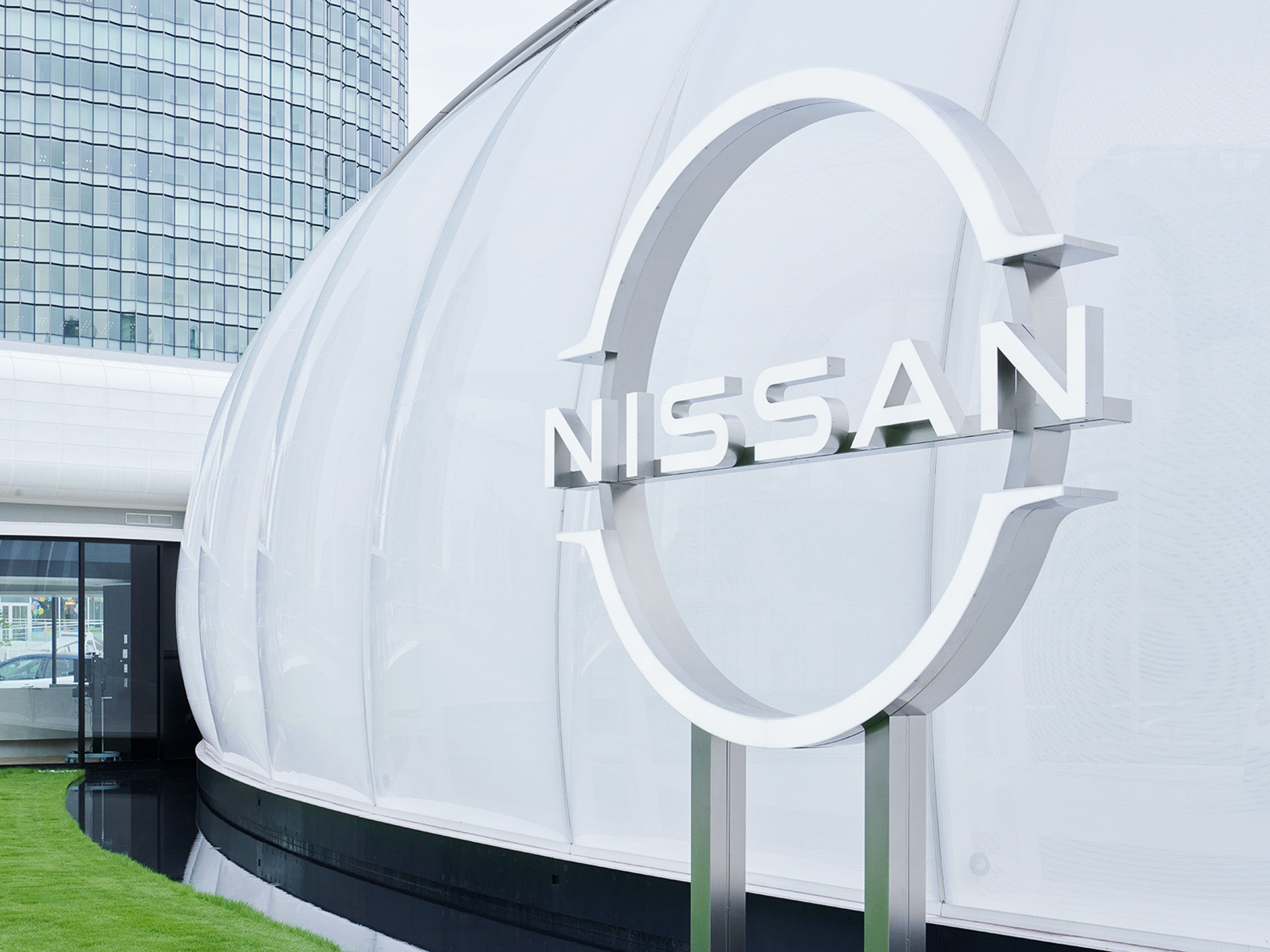 Nissan Will Let You Pay For Parking With… Electricity