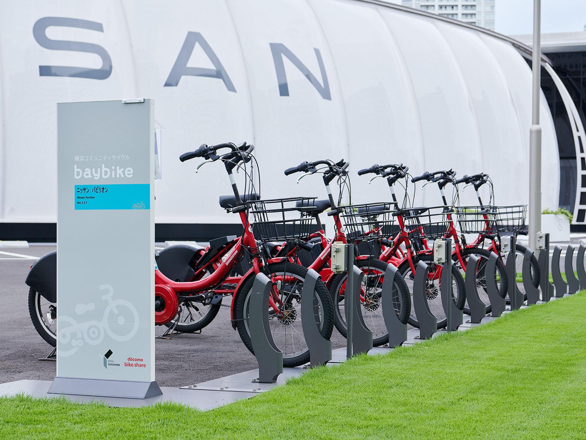 Nissan Will Let You Pay For Parking With… Electricity