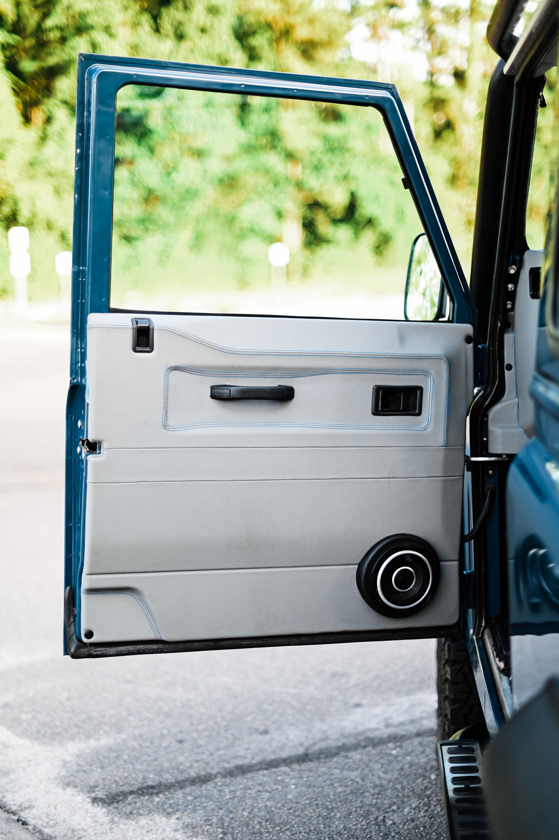 Classic Land Rover Defender From Osprey Is Something New, Something Old