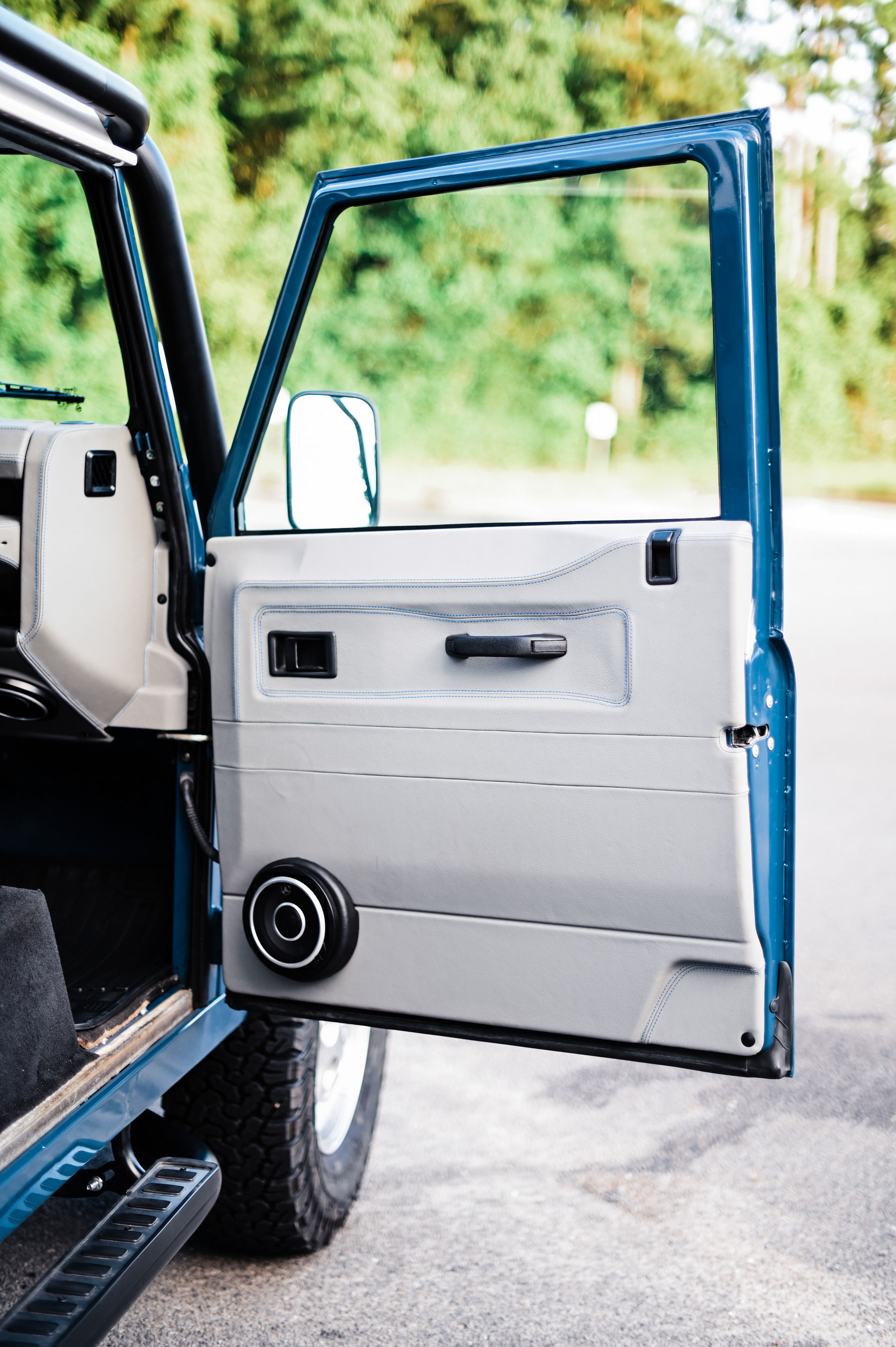 Classic Land Rover Defender From Osprey Is Something New, Something Old