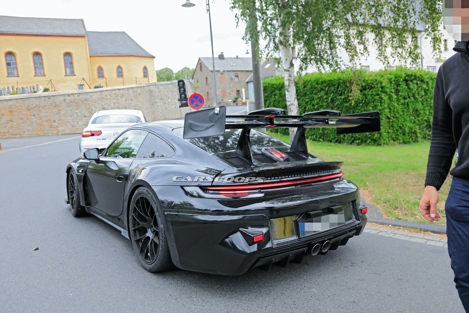 2022 Porsche 911 GT3 RS Makes A Great First Impression With Wild Aero Kit