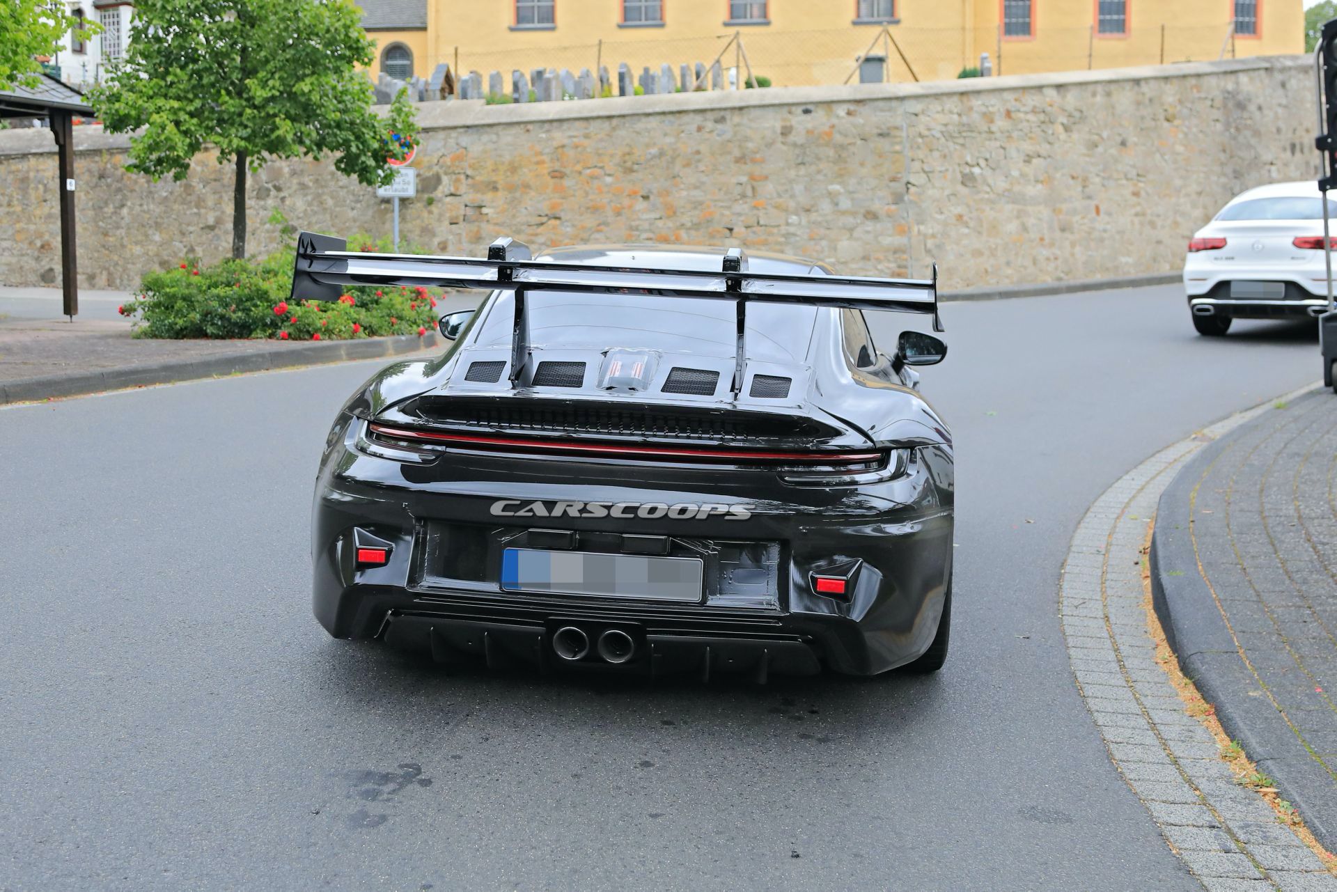 2022 Porsche 911 GT3 RS Makes A Great First Impression With Wild Aero Kit