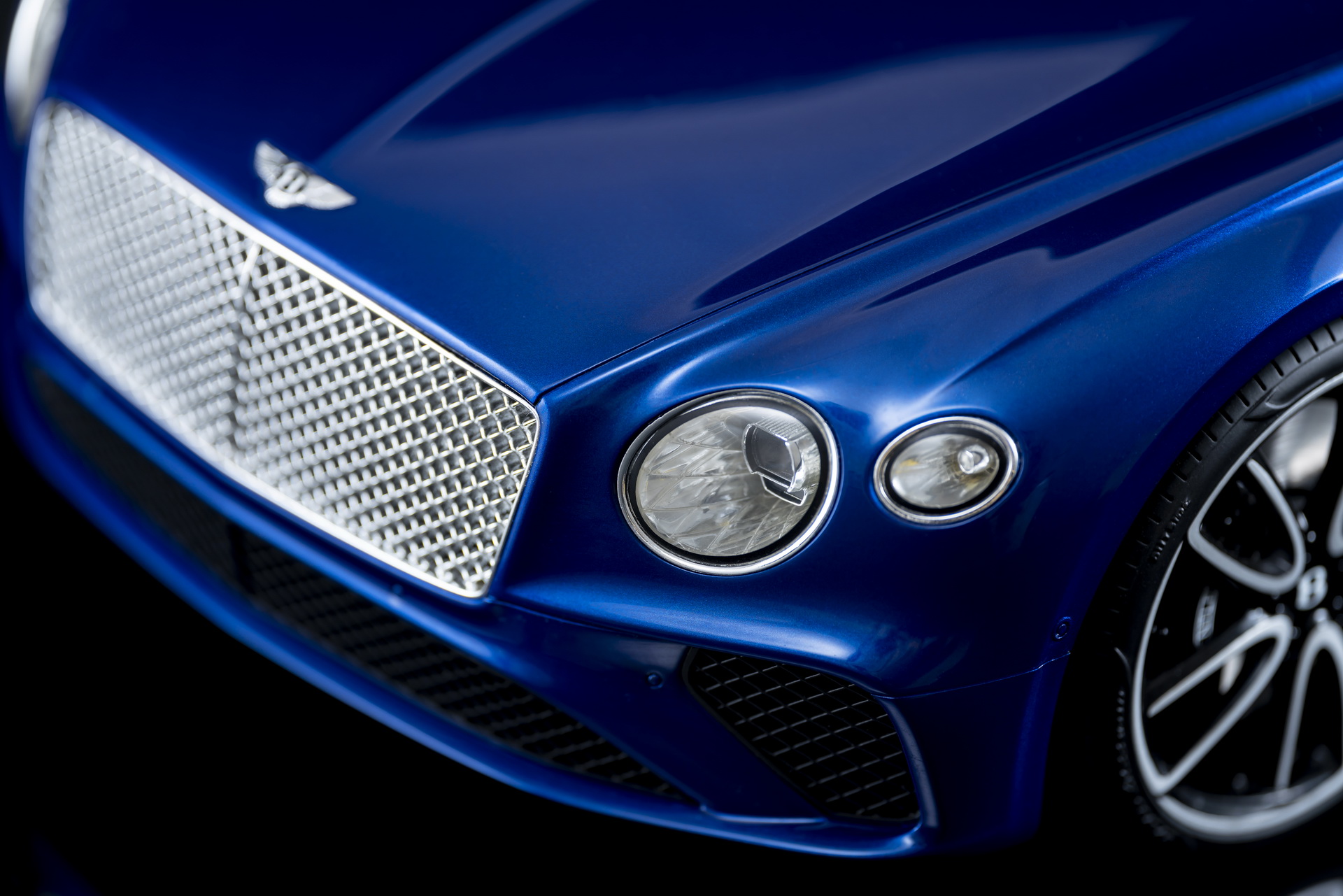 Bentley Continental GT 1:8 Scale Model Costs $9,200, Takes 300 Hours To Build
