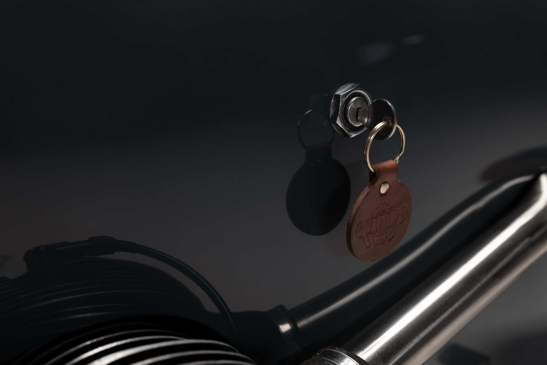 Steampunk-Styled BMW R100 Bike Has Its Own Wine Bottle Compartment