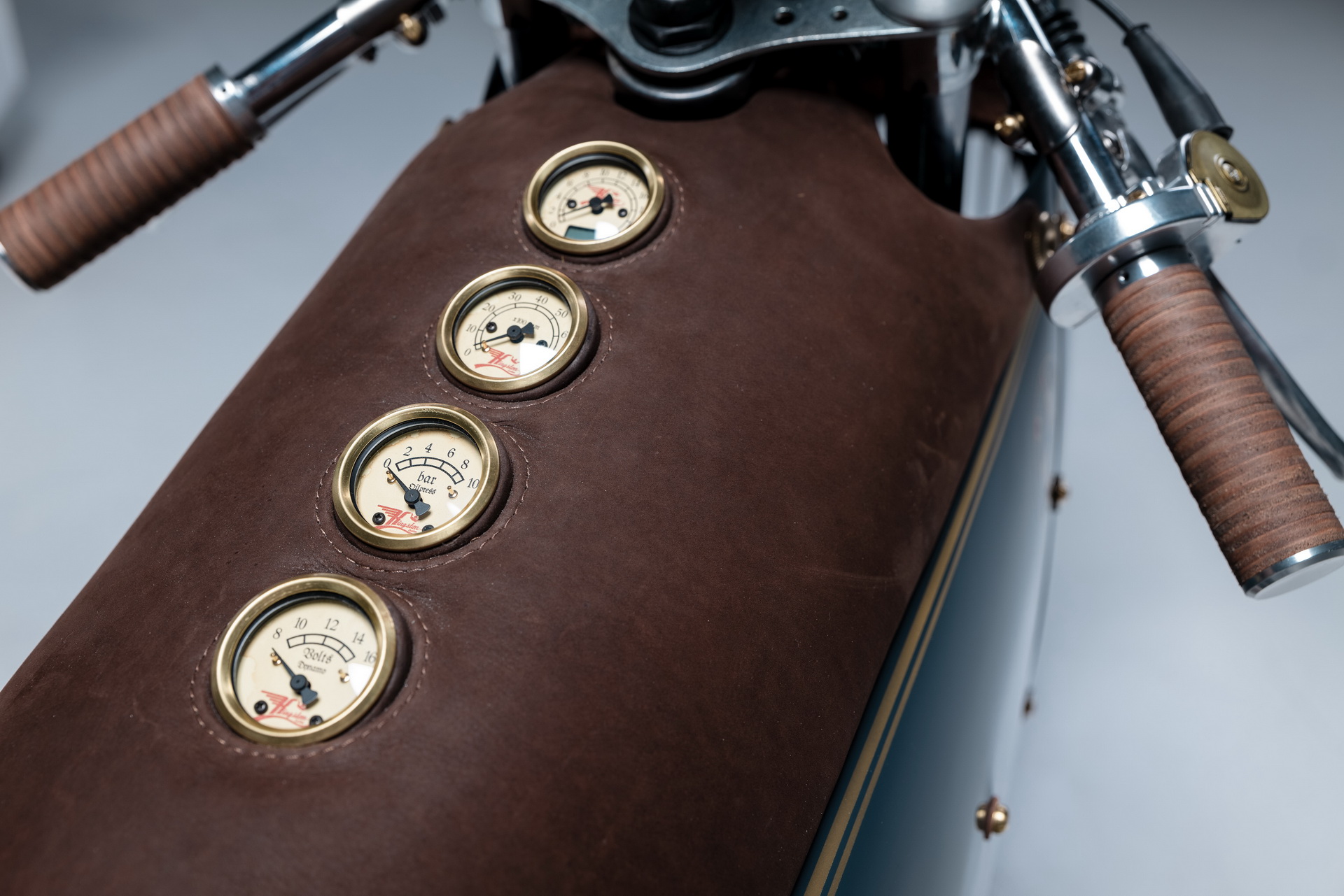 Steampunk-Styled BMW R100 Bike Has Its Own Wine Bottle Compartment