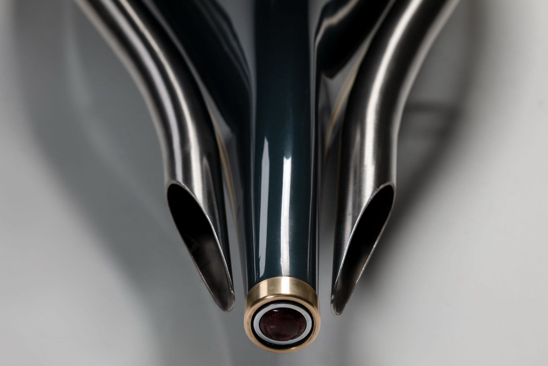 Steampunk-Styled BMW R100 Bike Has Its Own Wine Bottle Compartment