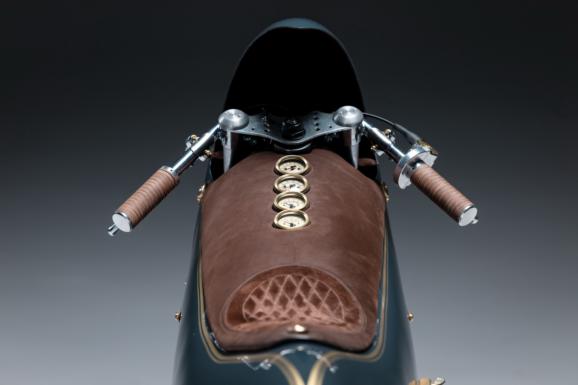 Steampunk-Styled BMW R100 Bike Has Its Own Wine Bottle Compartment