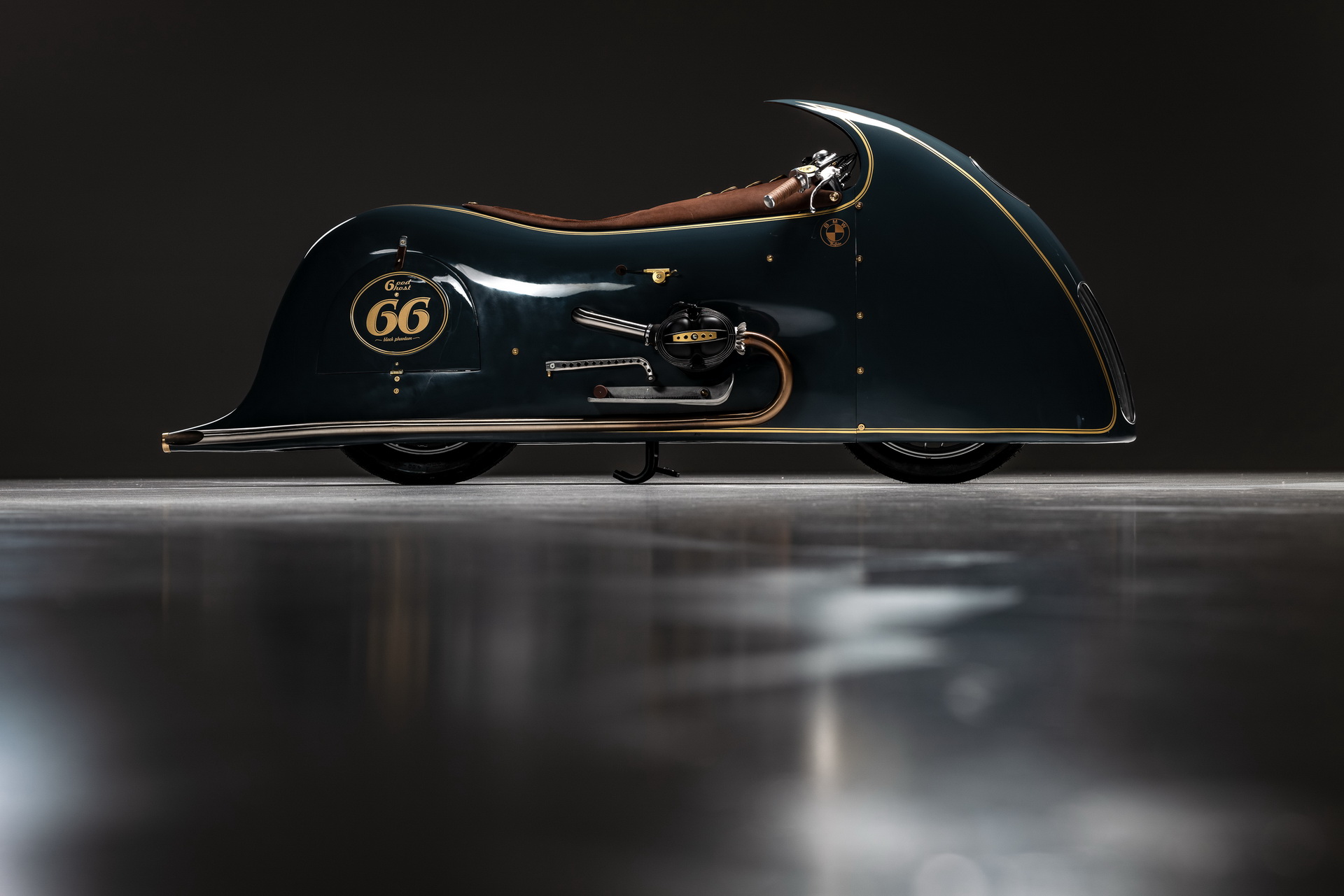 Steampunk-Styled BMW R100 Bike Has Its Own Wine Bottle Compartment