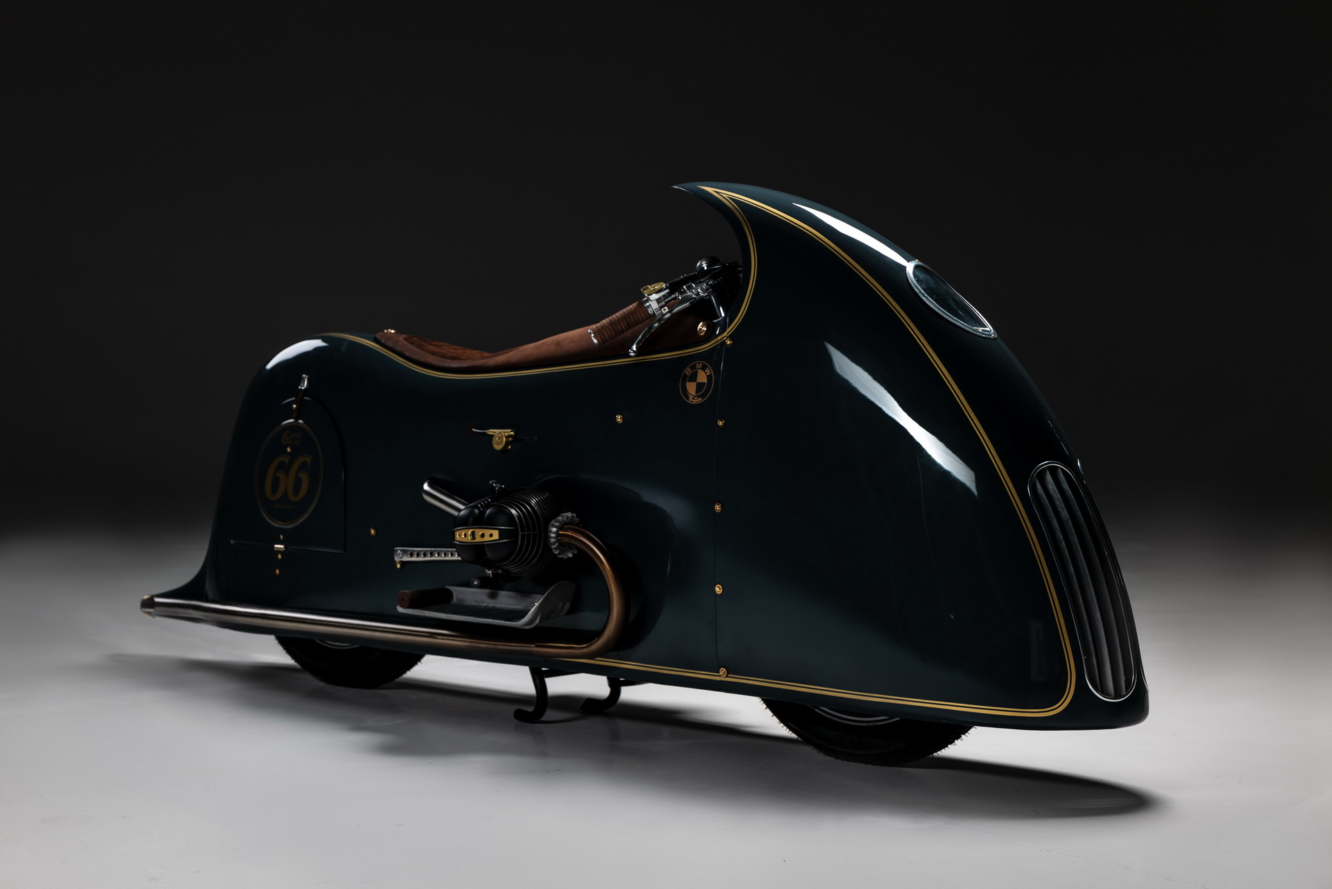 Steampunk-Styled BMW R100 Bike Has Its Own Wine Bottle Compartment