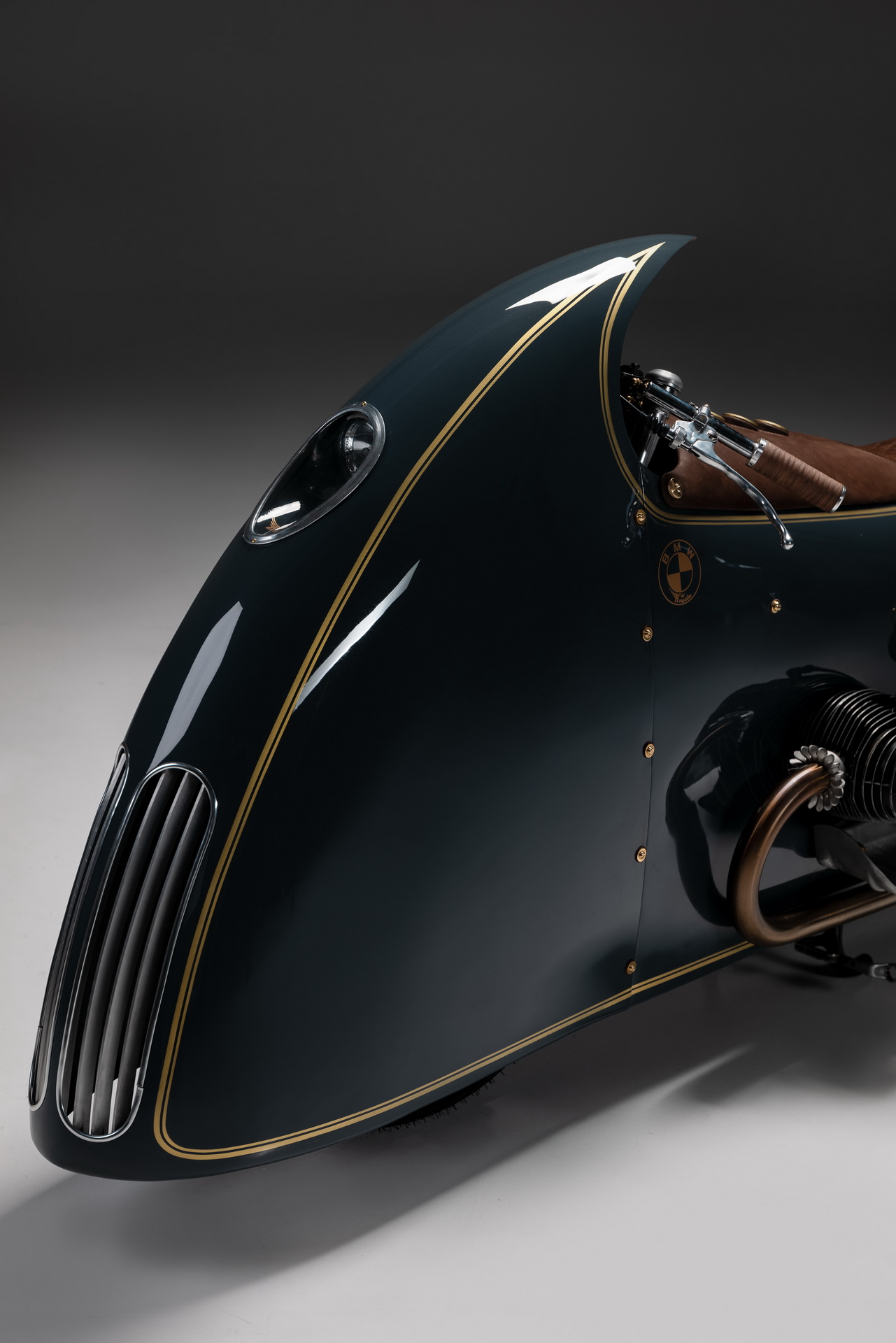 Steampunk-Styled BMW R100 Bike Has Its Own Wine Bottle Compartment