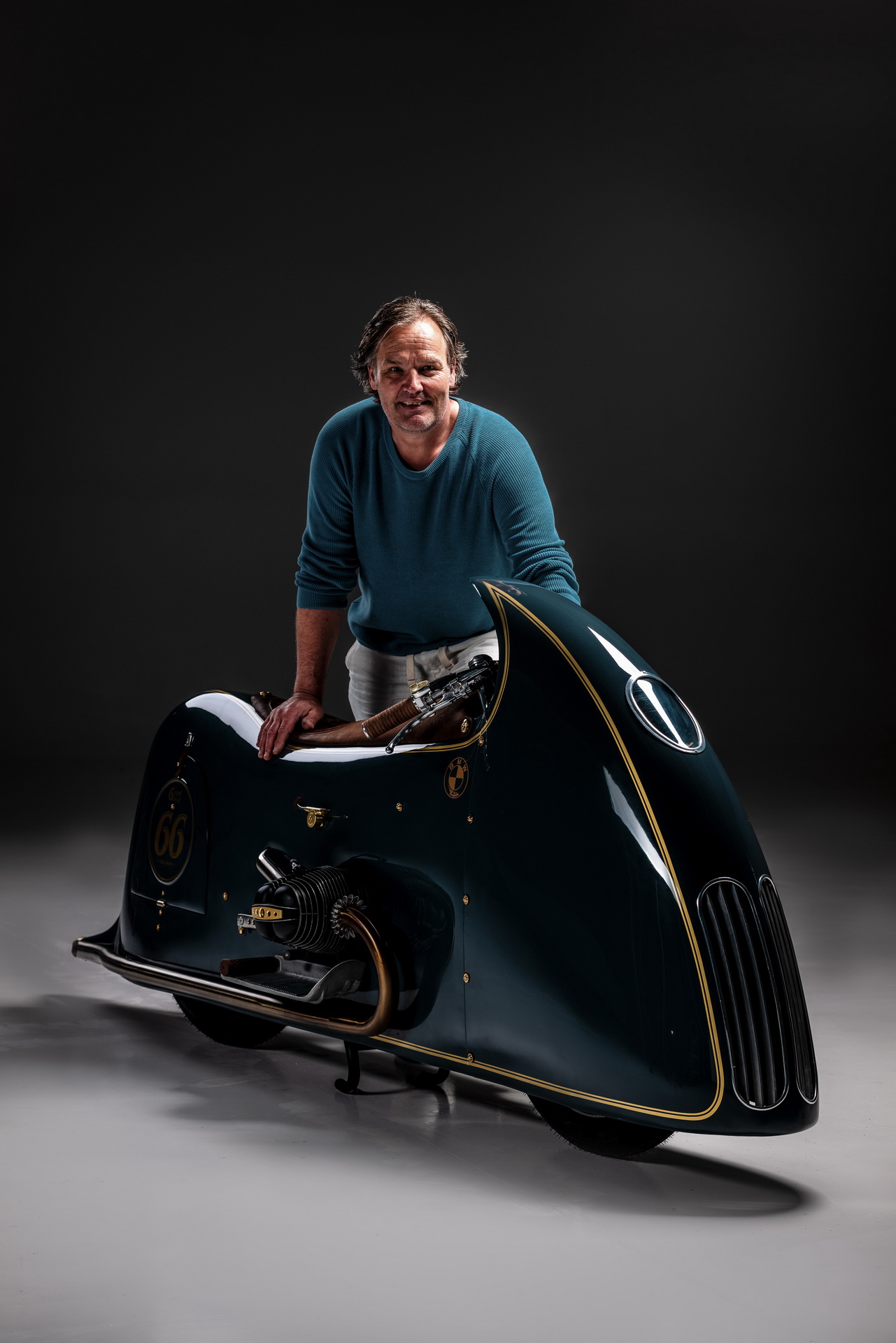 Steampunk-Styled BMW R100 Bike Has Its Own Wine Bottle Compartment