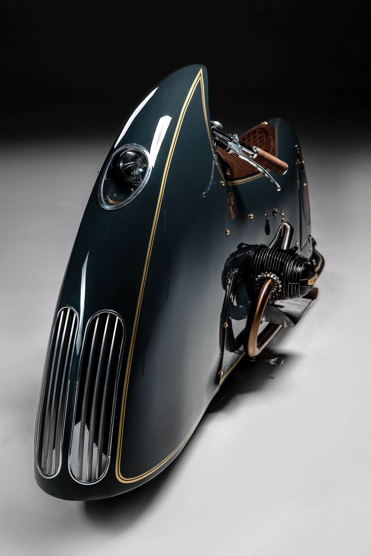 Steampunk-Styled BMW R100 Bike Has Its Own Wine Bottle Compartment