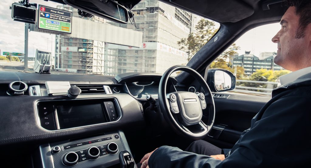 UK Government Wants To Allow Automated Lane Keeping Systems On Roads In 2021