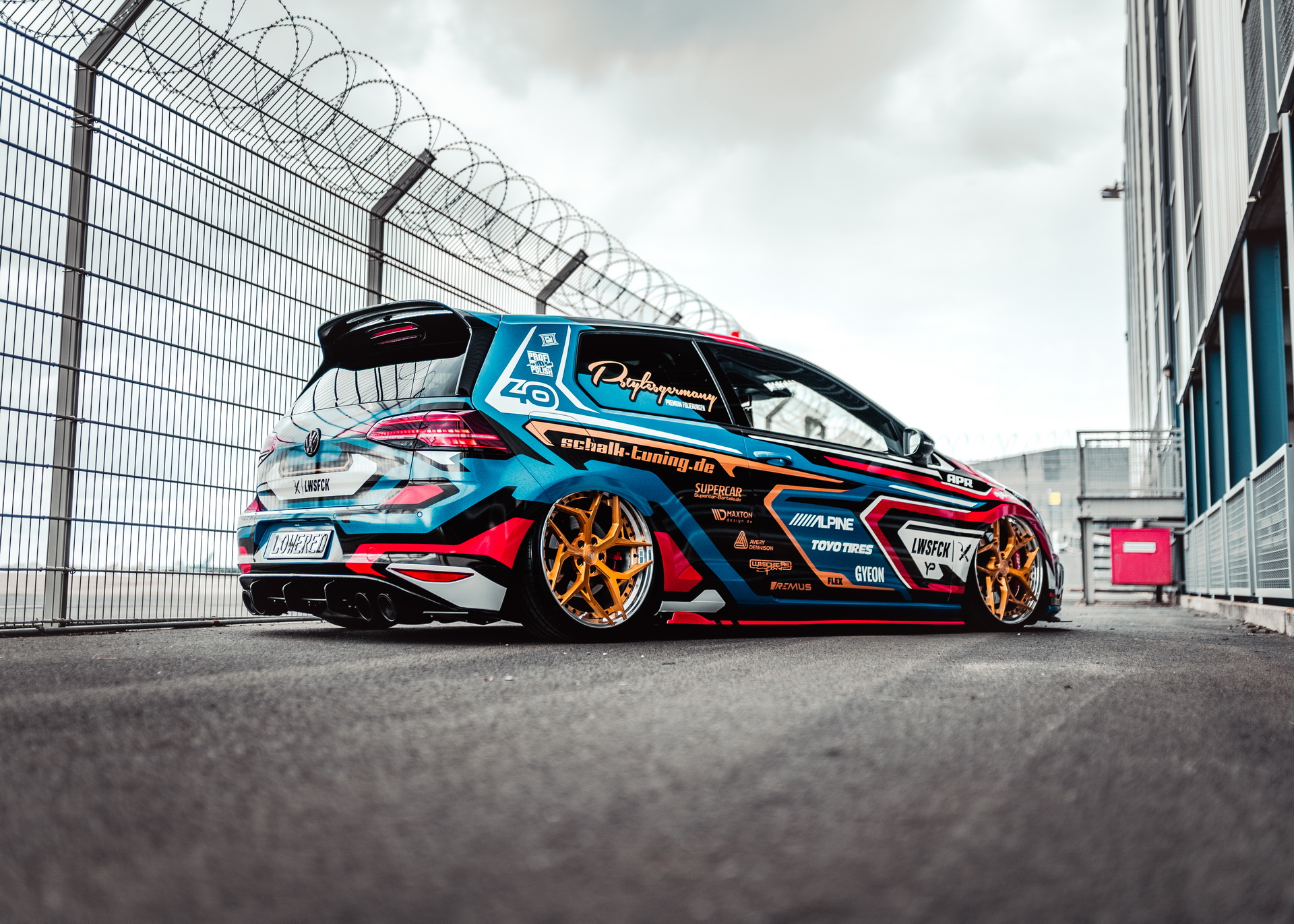 VW Golf GTI Clubsport Goes Flashy, Gets 414 HP Power Upgrade