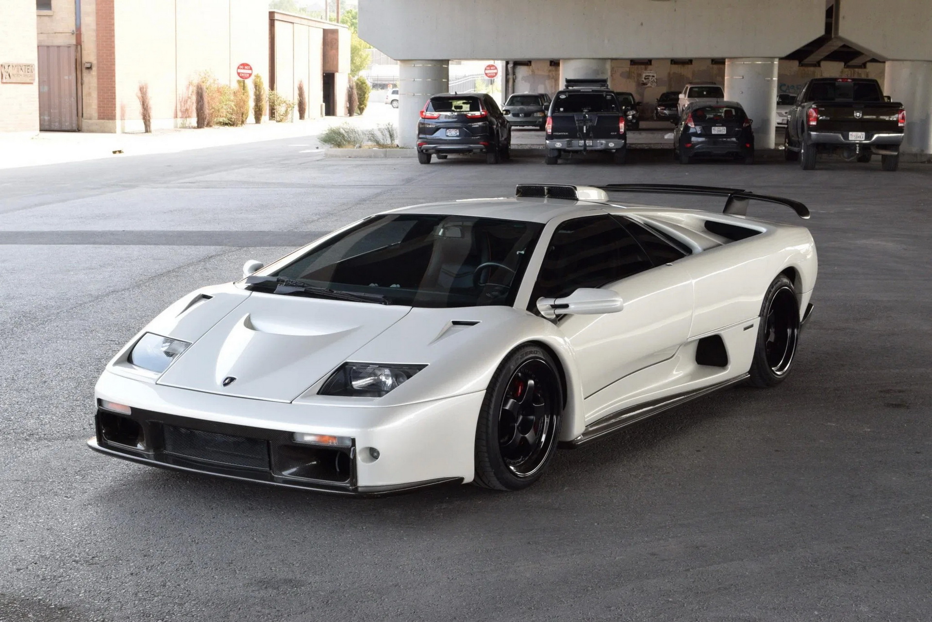 1991 Lamborghini Diablo With GT-Style Body Is A Spectacular 1990s Token