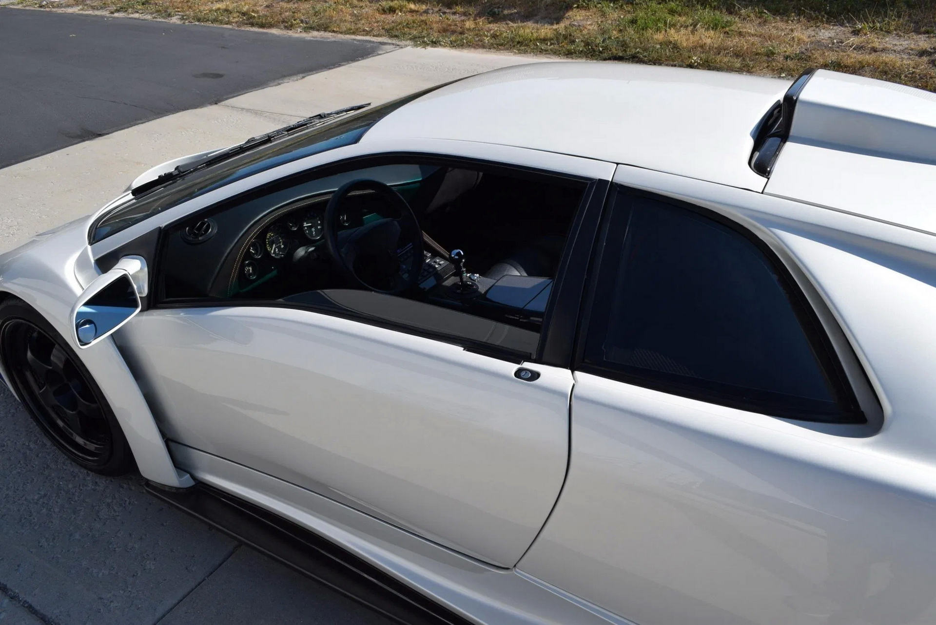 1991 Lamborghini Diablo With GT-Style Body Is A Spectacular 1990s Token