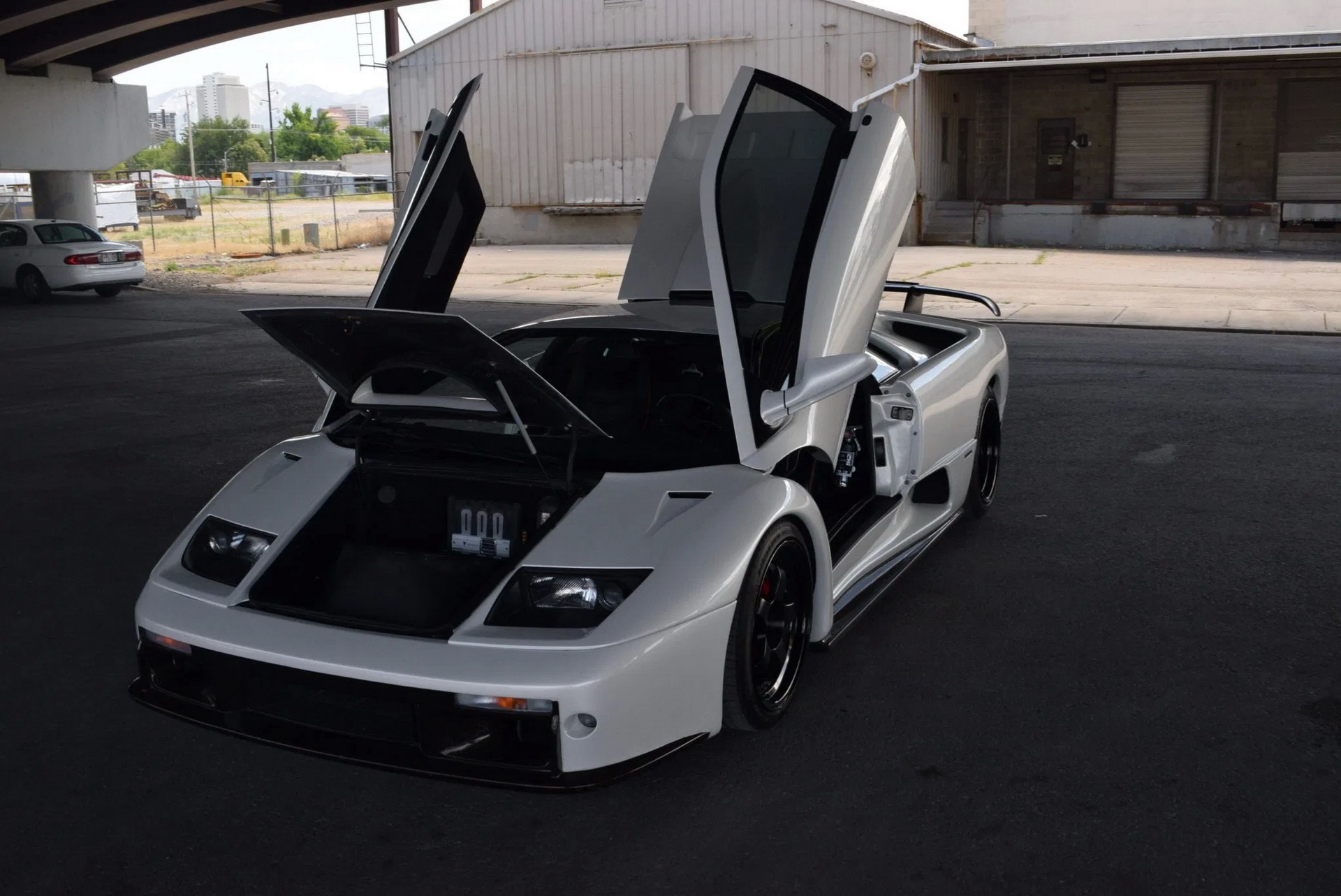 1991 Lamborghini Diablo With GT-Style Body Is A Spectacular 1990s Token