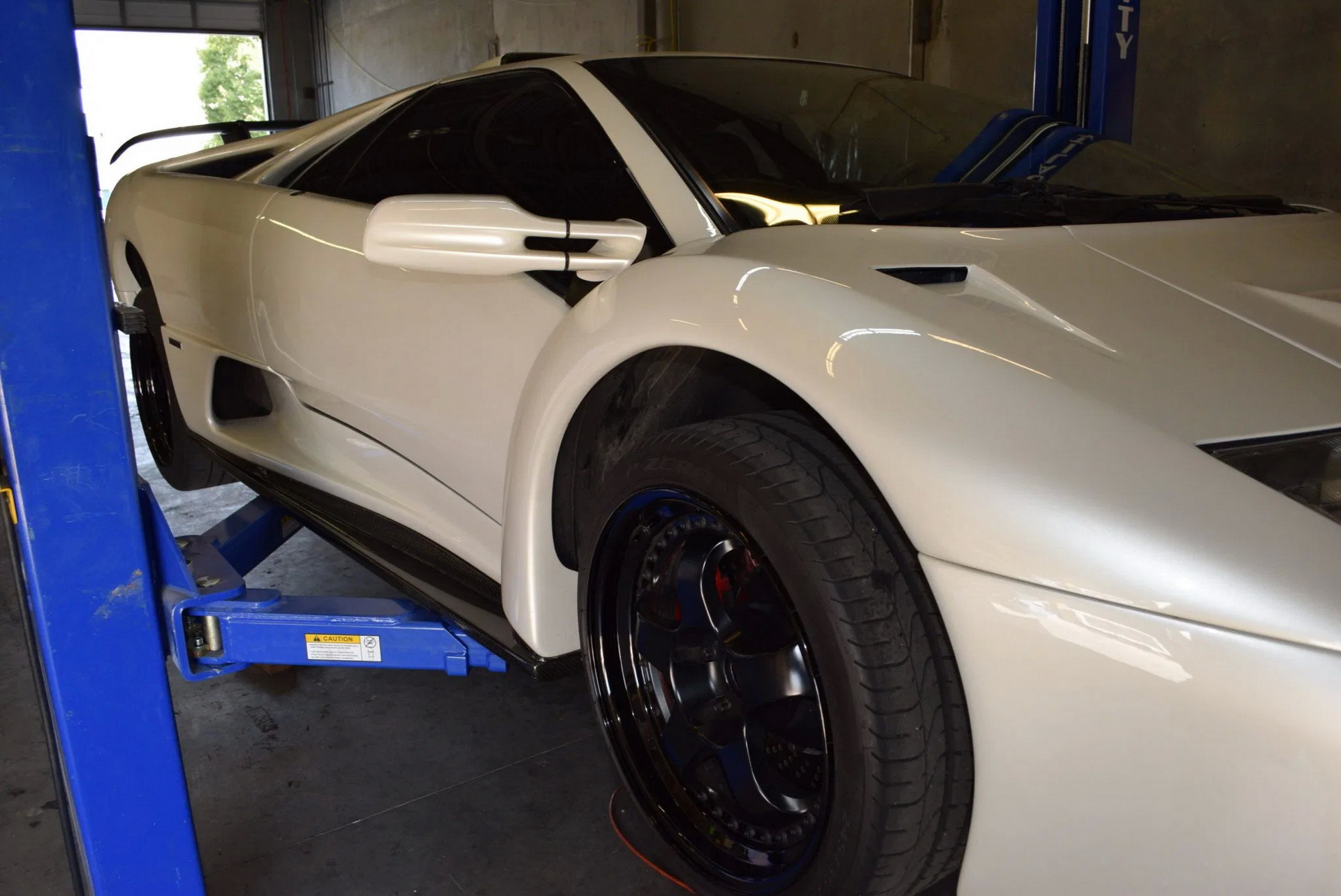 1991 Lamborghini Diablo With GT-Style Body Is A Spectacular 1990s Token