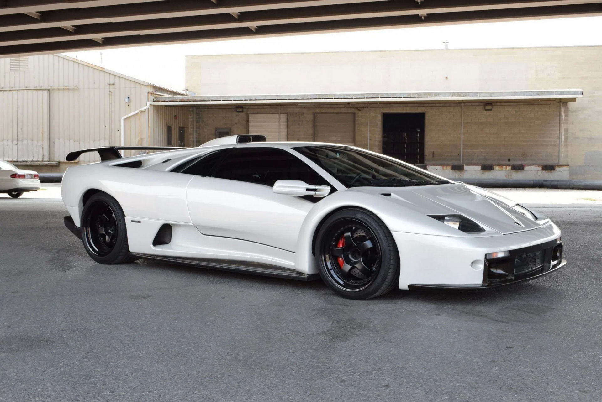 1991 Lamborghini Diablo With GT-Style Body Is A Spectacular 1990s Token