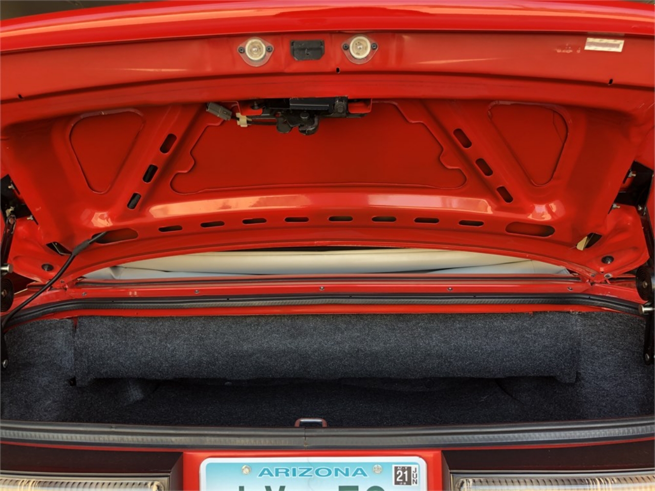 3,000-Mile 1992 Ford Mustang Convertible ‘Summer Edition’ Is A Total Fox