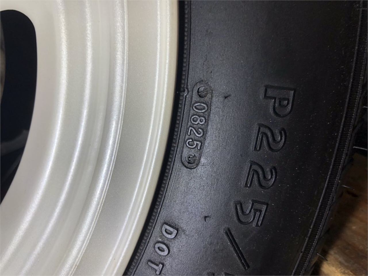 3,000-Mile 1992 Ford Mustang Convertible ‘Summer Edition’ Is A Total Fox