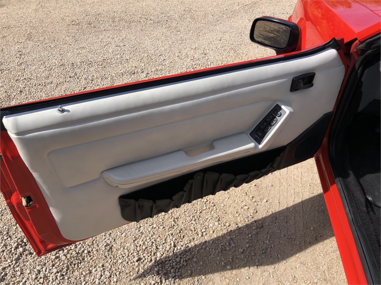 3,000-Mile 1992 Ford Mustang Convertible ‘Summer Edition’ Is A Total Fox