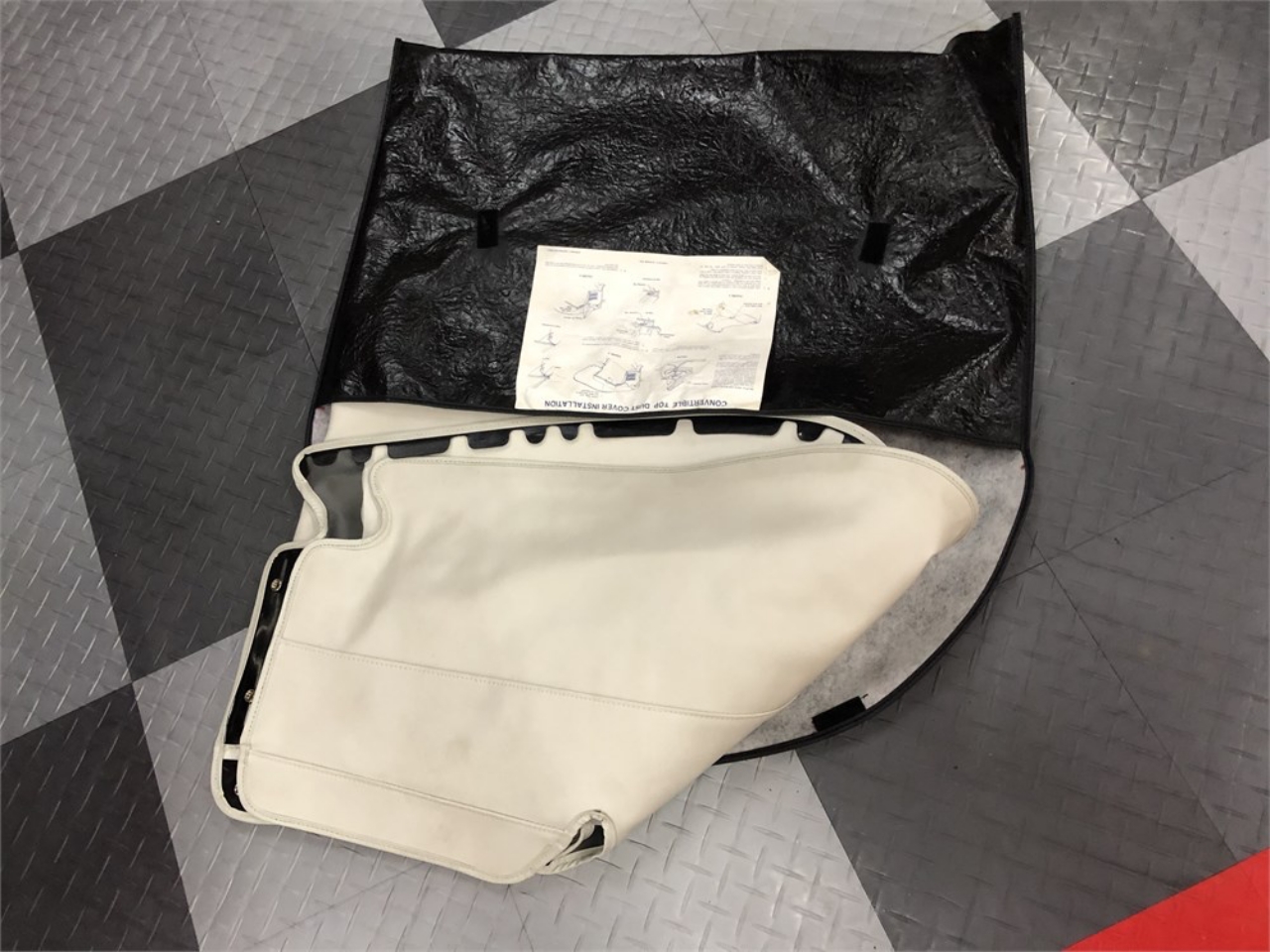 3,000-Mile 1992 Ford Mustang Convertible ‘Summer Edition’ Is A Total Fox