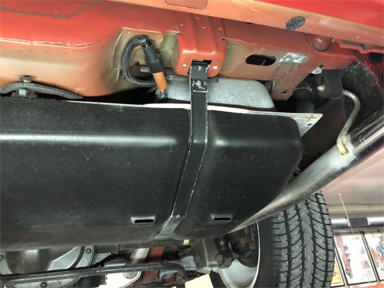 3,000-Mile 1992 Ford Mustang Convertible ‘Summer Edition’ Is A Total Fox