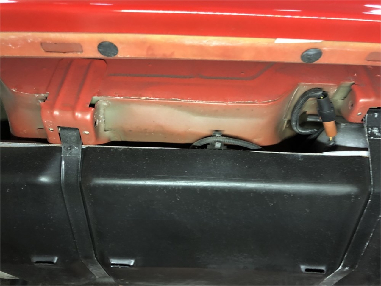 3,000-Mile 1992 Ford Mustang Convertible ‘Summer Edition’ Is A Total Fox