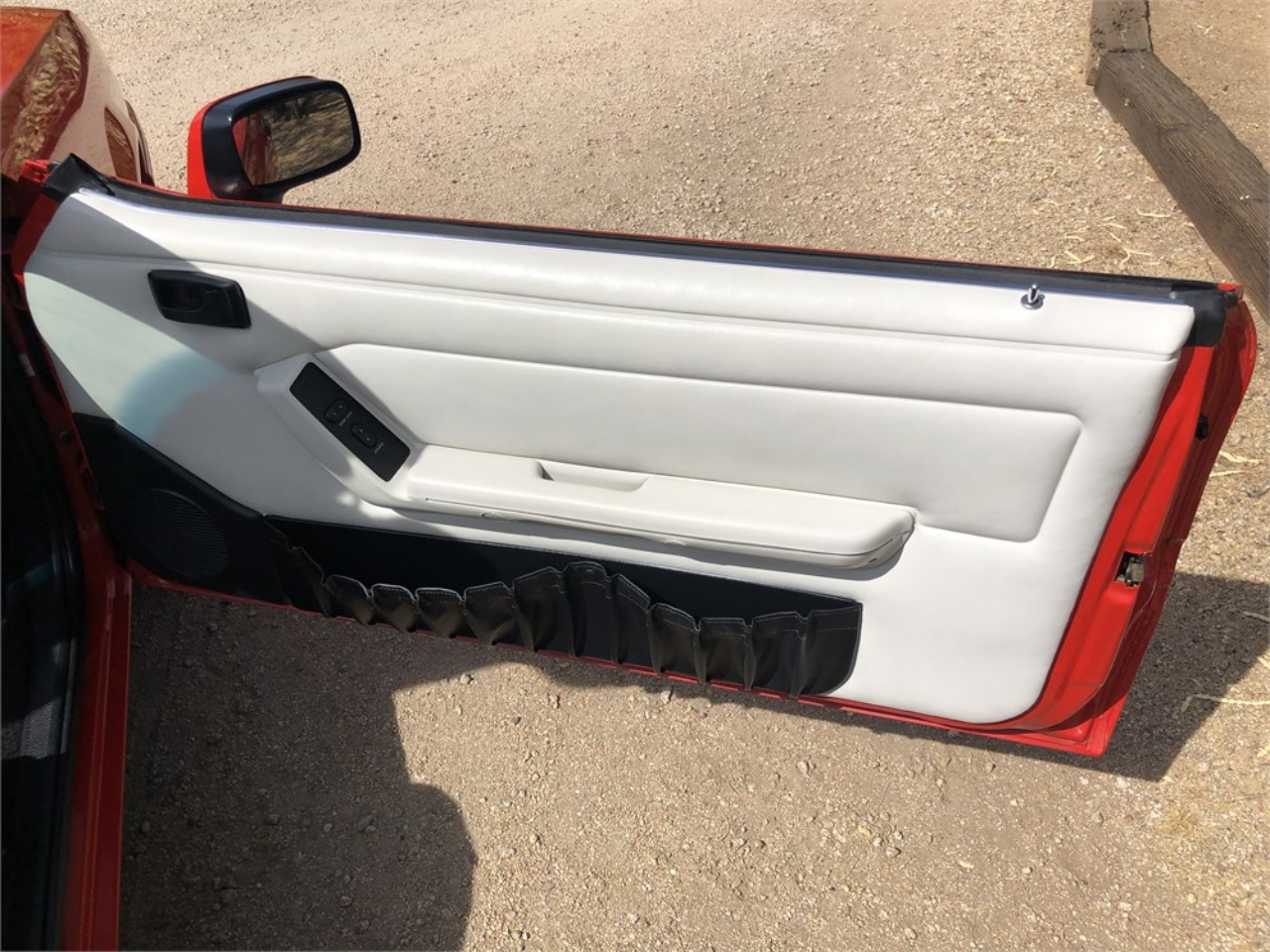 3,000-Mile 1992 Ford Mustang Convertible ‘Summer Edition’ Is A Total Fox