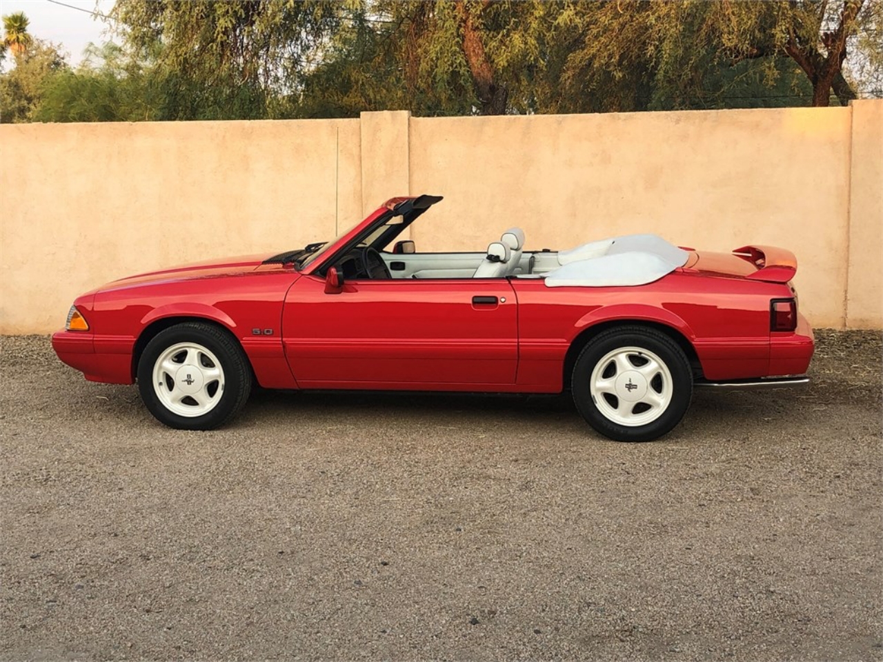 3,000-Mile 1992 Ford Mustang Convertible ‘Summer Edition’ Is A Total Fox
