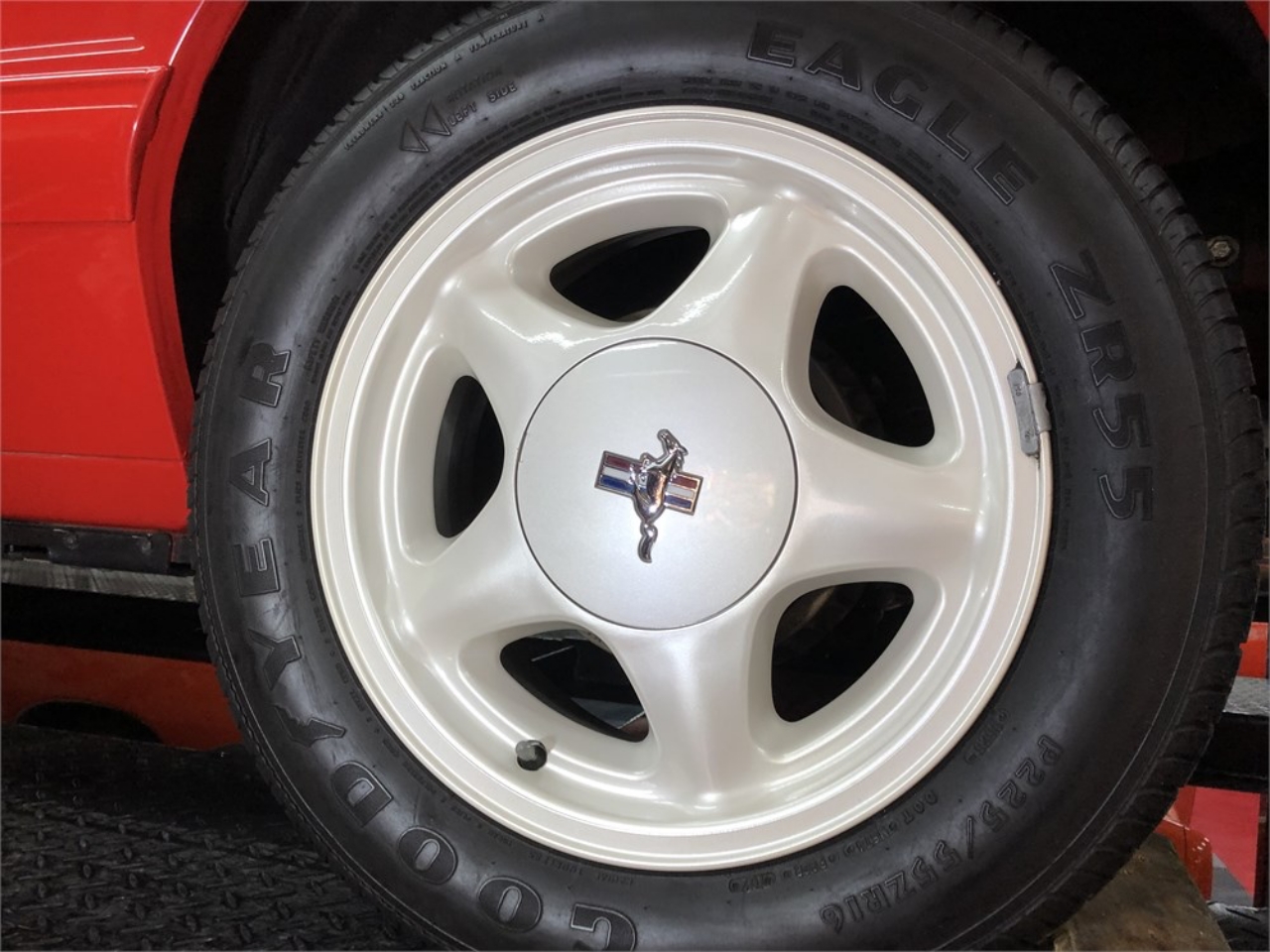 3,000-Mile 1992 Ford Mustang Convertible ‘Summer Edition’ Is A Total Fox