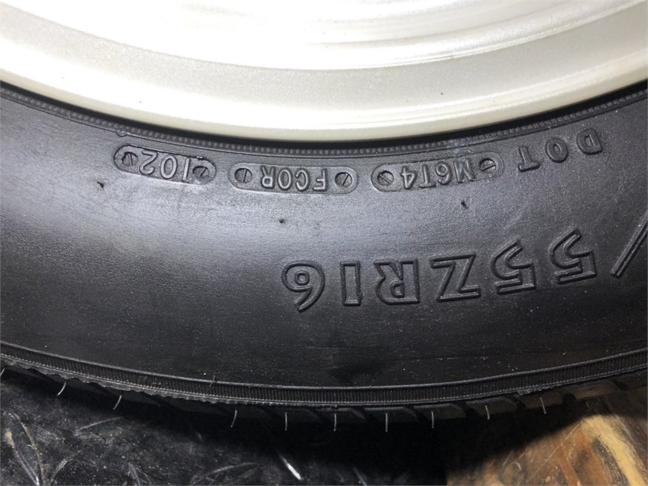 3,000-Mile 1992 Ford Mustang Convertible ‘Summer Edition’ Is A Total Fox