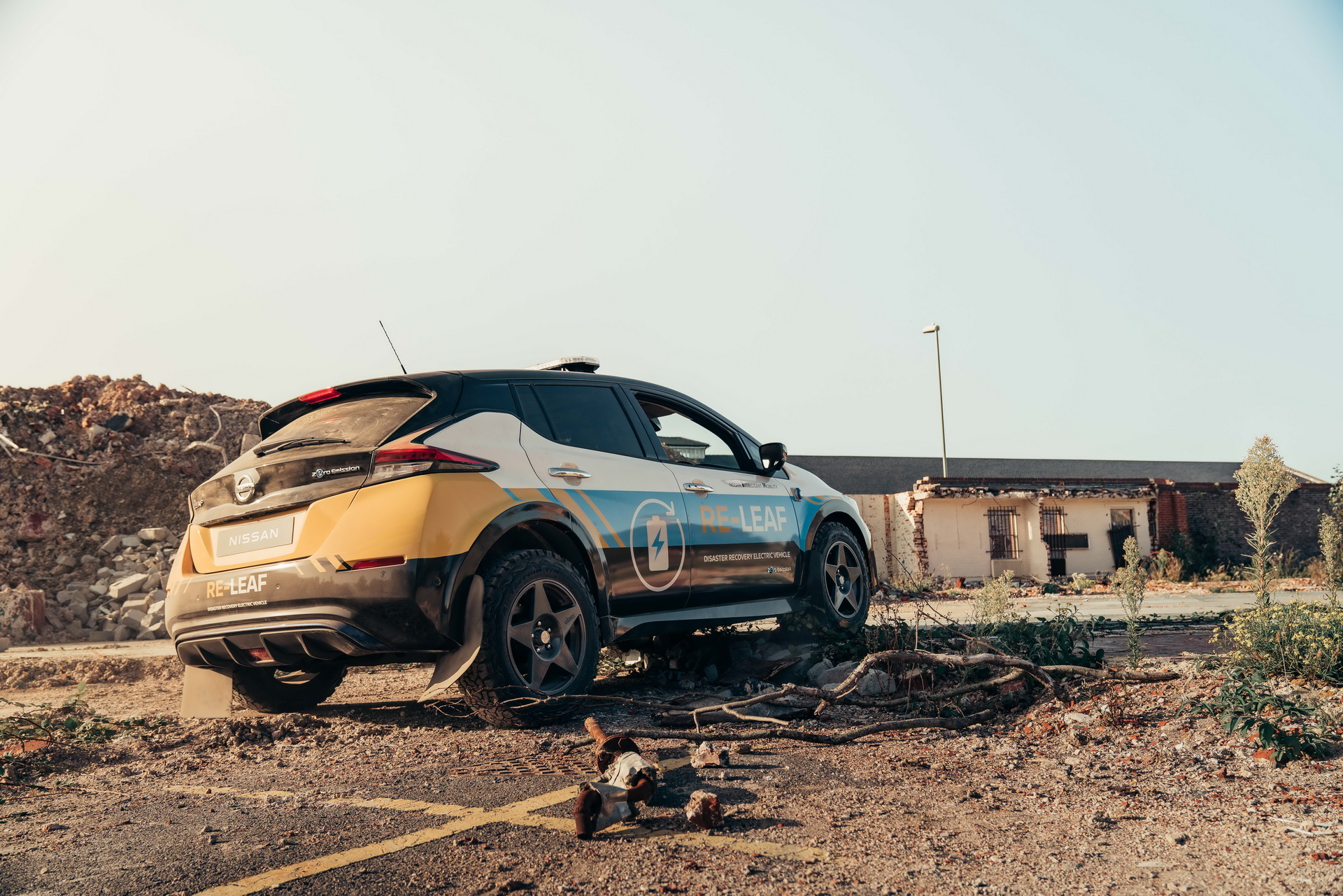 Nissan’s Onto Something With Off-Roadish Re-Leaf Concept That Doubles As An Electric Power Supplier