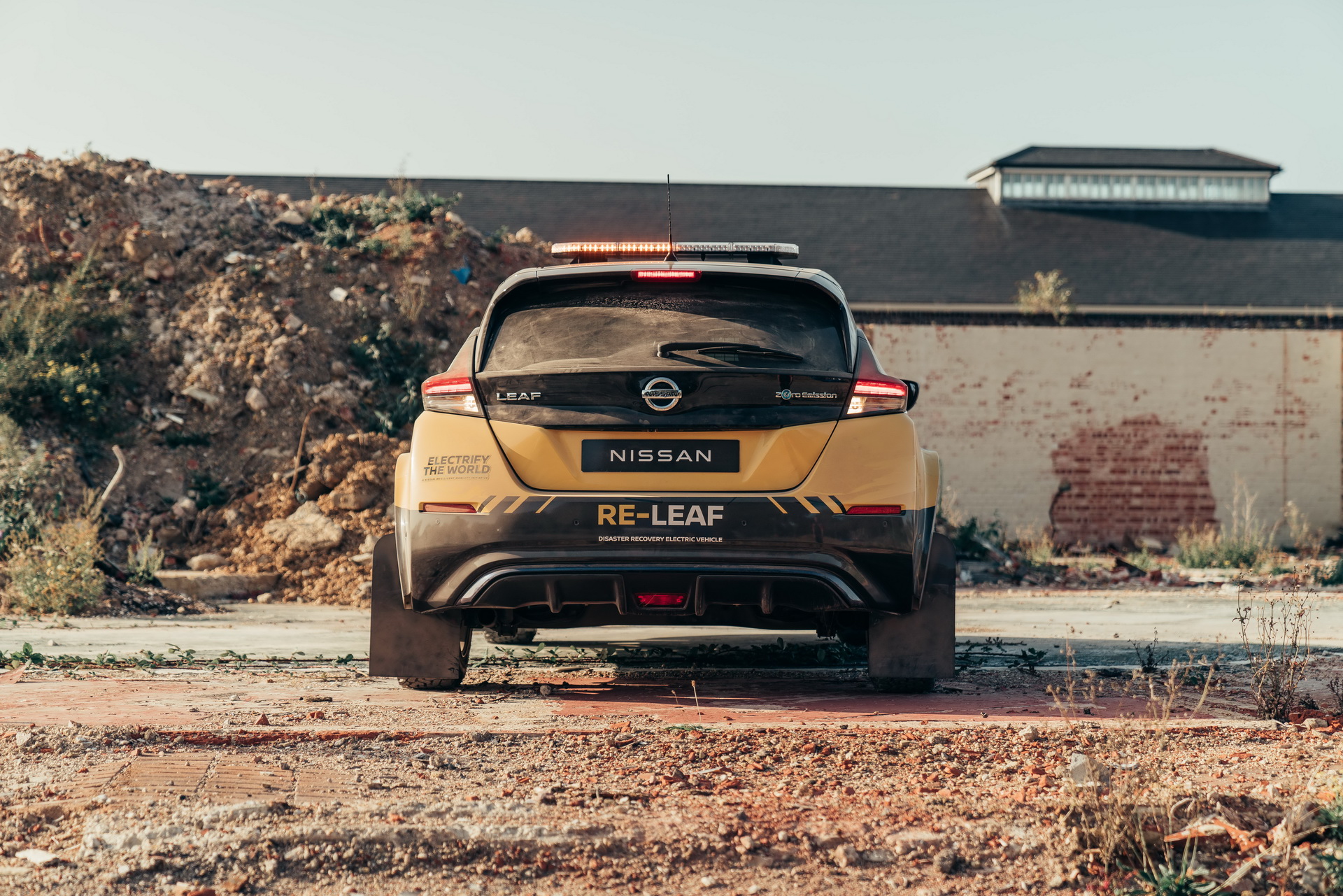 Nissan’s Onto Something With Off-Roadish Re-Leaf Concept That Doubles As An Electric Power Supplier