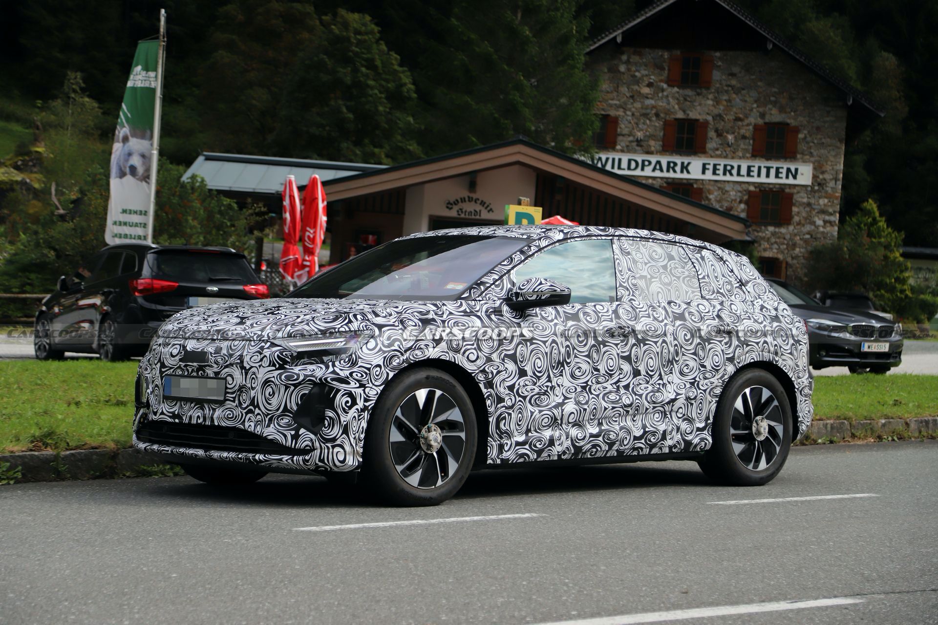 New Audi Q4 e-tron And Q4 e-tron Sportback Show Their Differences While Testing Together