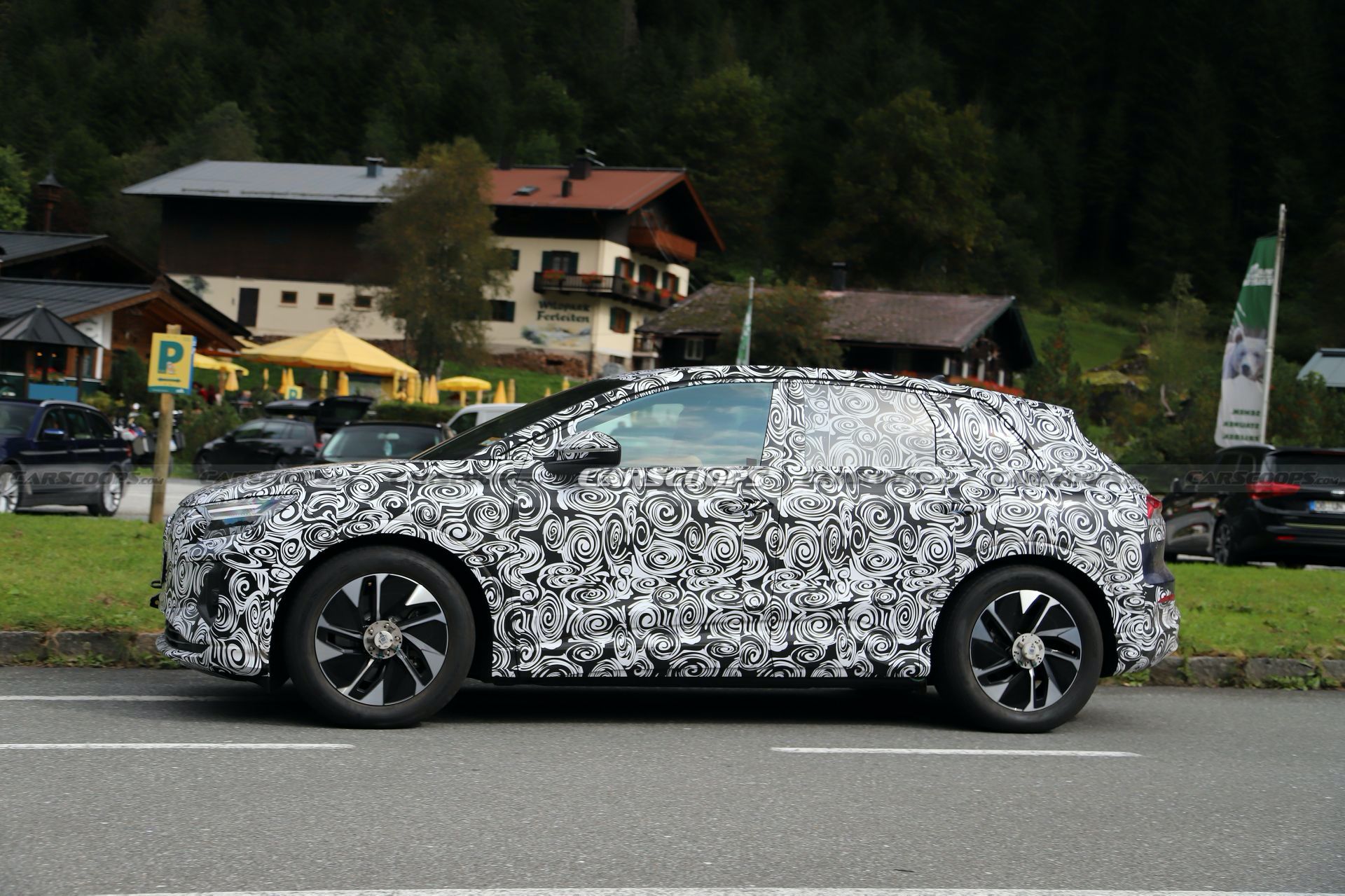 New Audi Q4 e-tron And Q4 e-tron Sportback Show Their Differences While Testing Together