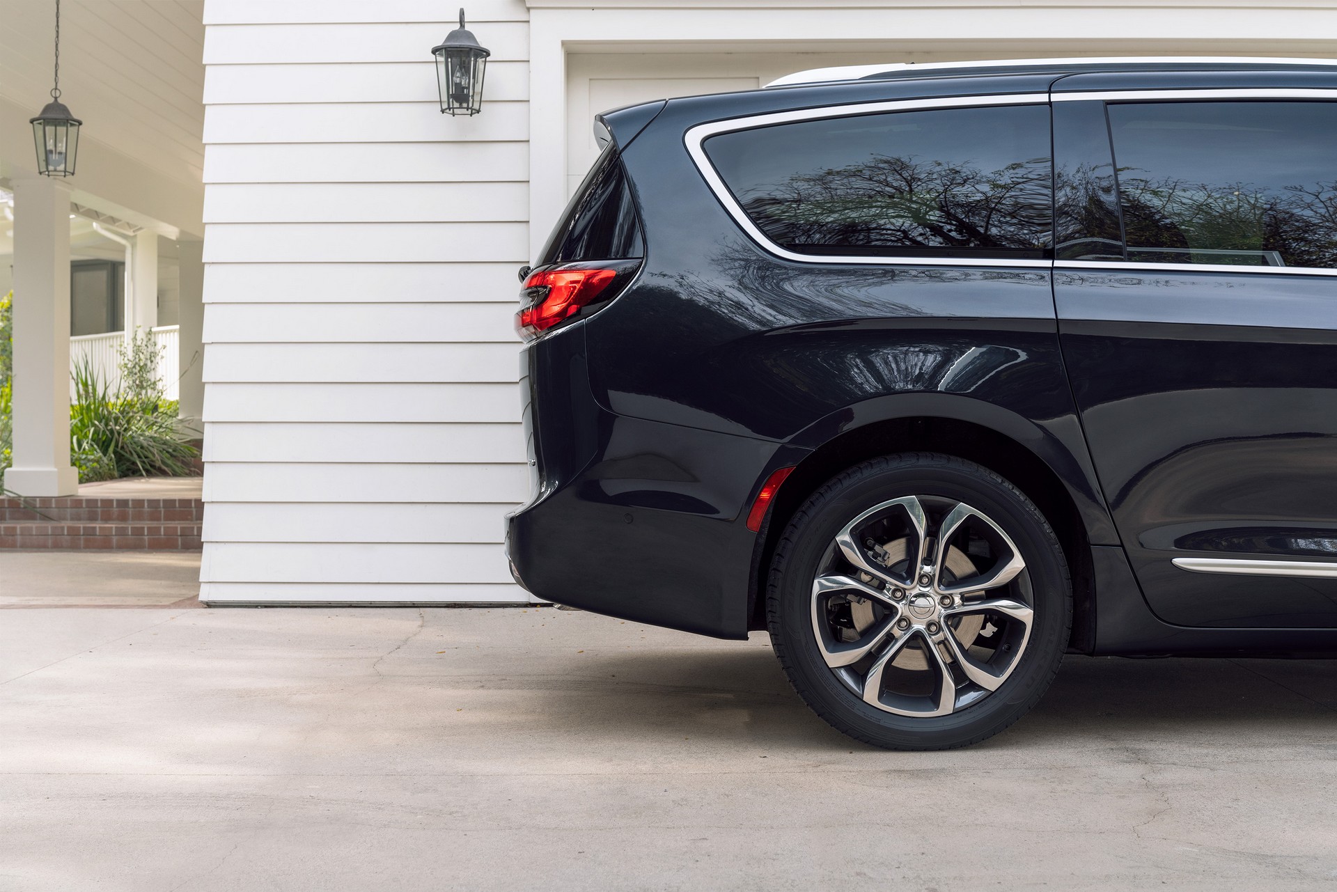 Facelifted 2021 Chrysler Pacifica Starts At $35,045