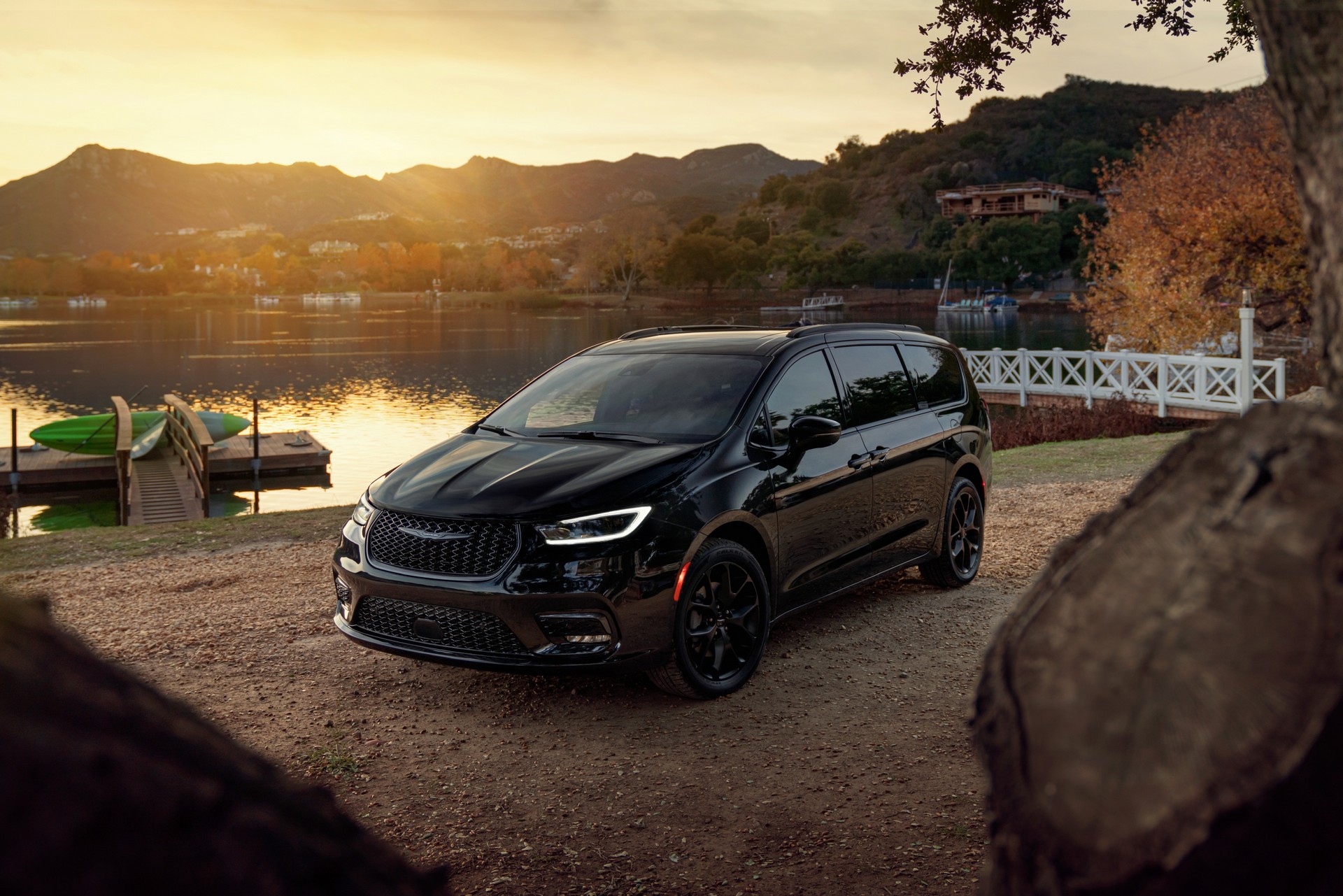 Facelifted 2021 Chrysler Pacifica Starts At $35,045