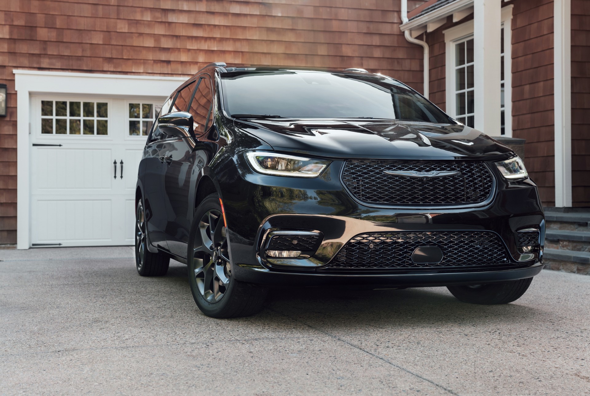 Facelifted 2021 Chrysler Pacifica Starts At $35,045