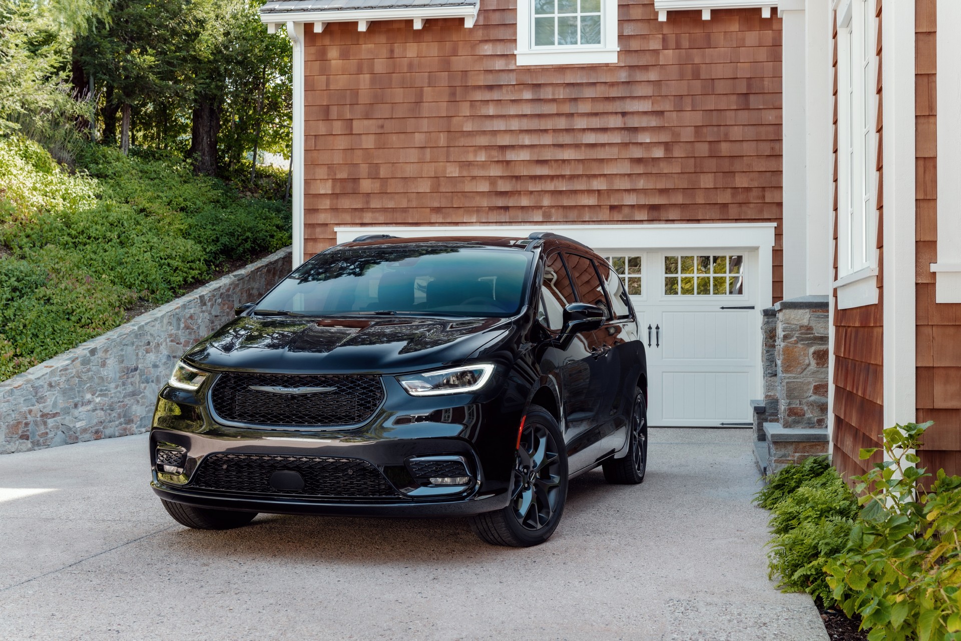 Facelifted 2021 Chrysler Pacifica Starts At $35,045