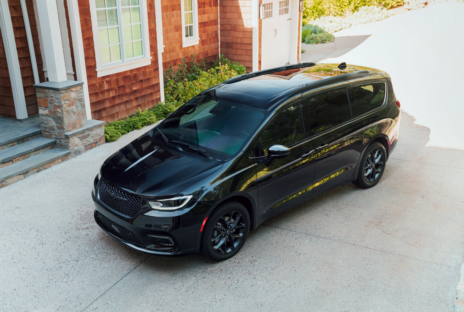 Facelifted 2021 Chrysler Pacifica Starts At $35,045