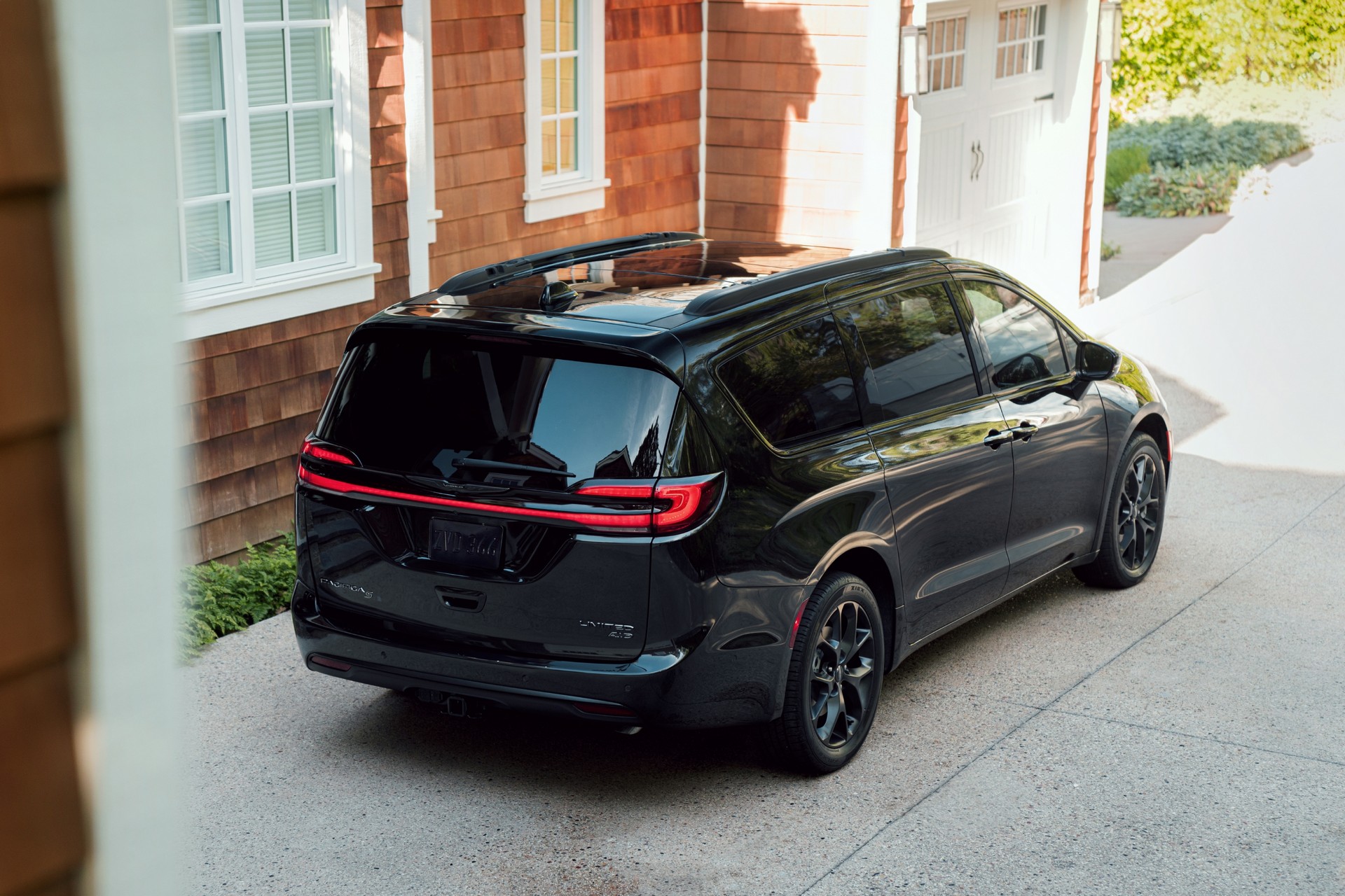 Facelifted 2021 Chrysler Pacifica Starts At $35,045