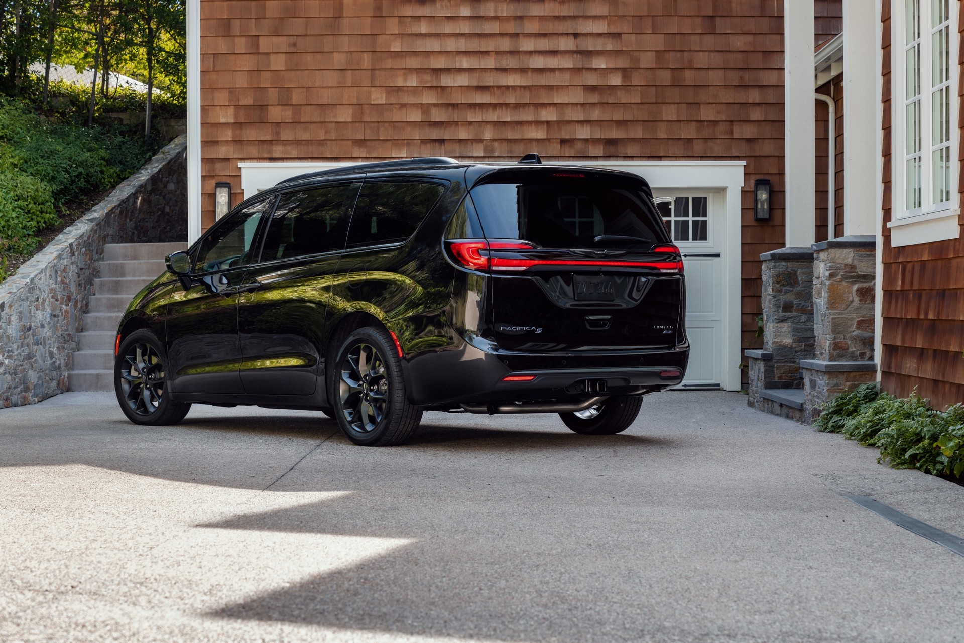 Facelifted 2021 Chrysler Pacifica Starts At $35,045