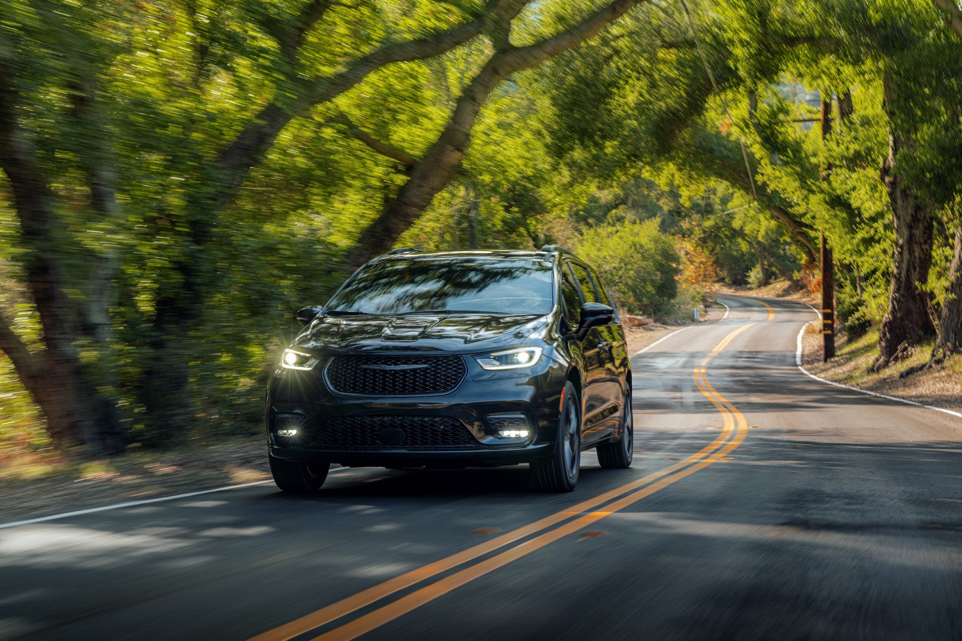 Facelifted 2021 Chrysler Pacifica Starts At $35,045