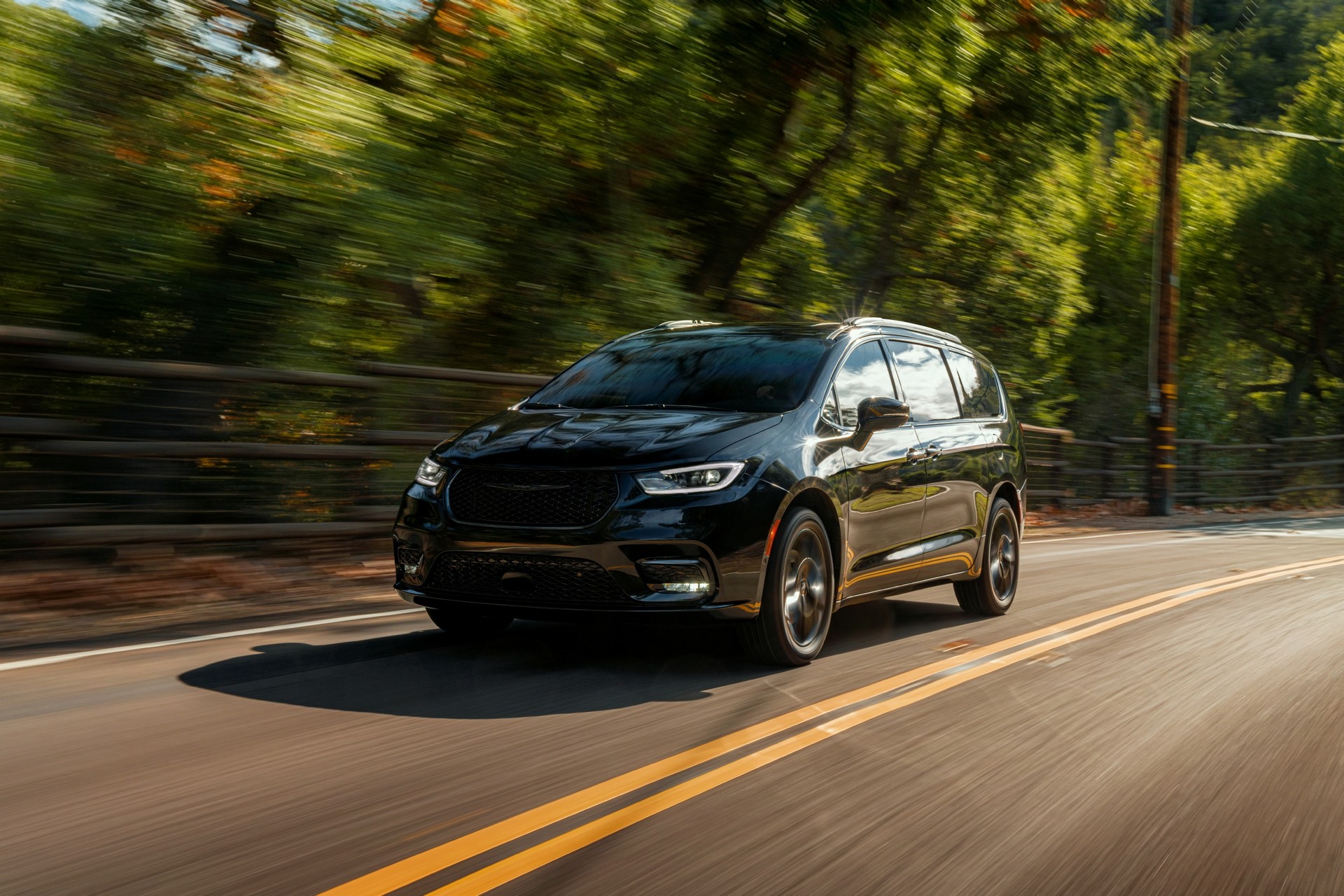 Facelifted 2021 Chrysler Pacifica Starts At $35,045